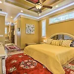 Elegant Venice Home With View - Walk To Beach!