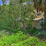 Elegant Venice Home With View - Walk To Beach!