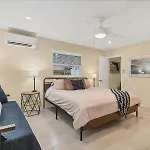 Venice Adventure Retreat Near Beaches & Bike Path