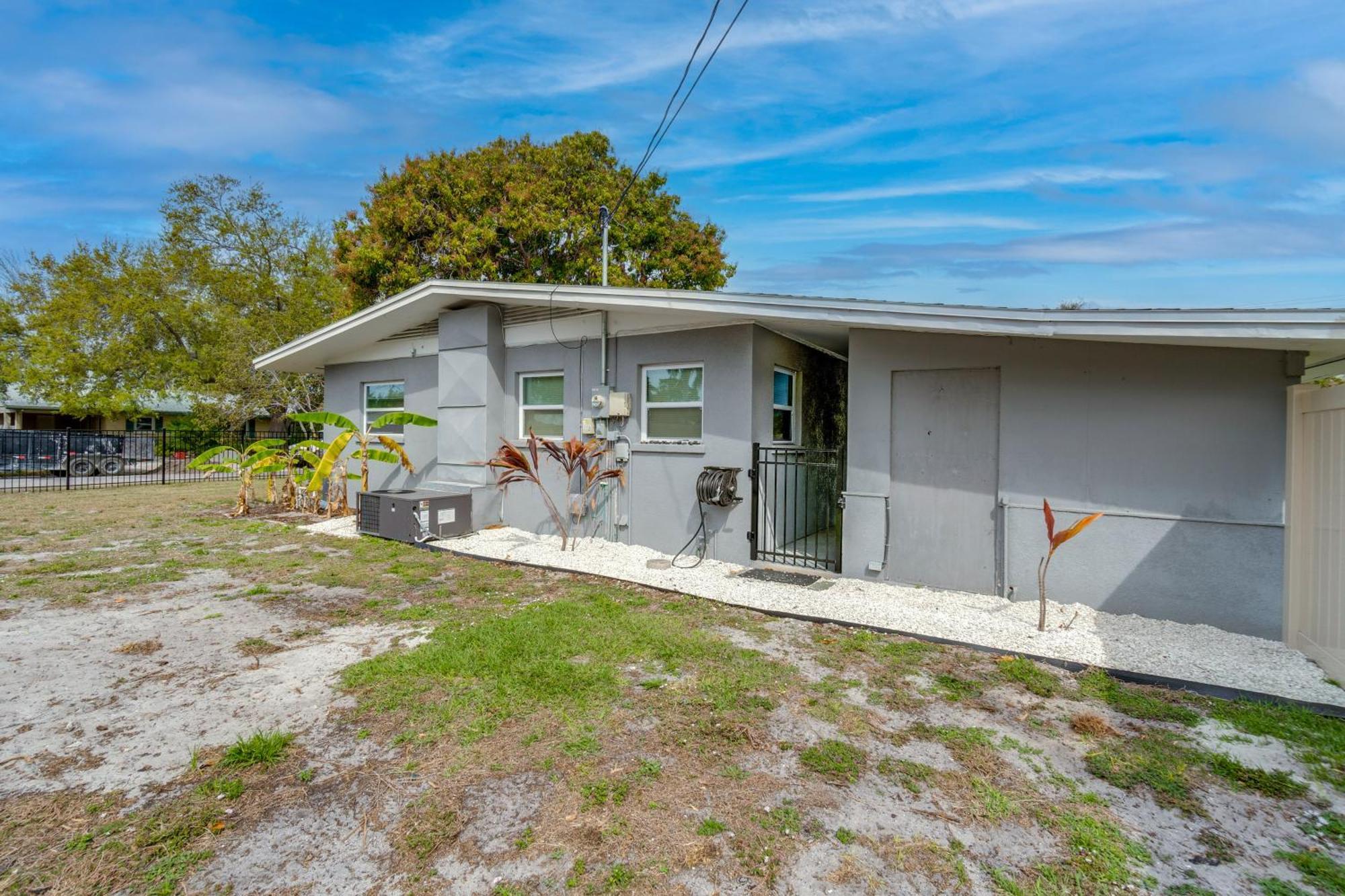 Bright Getaway Less Than 1 Mi To Historic Dtwn Ferienhaus