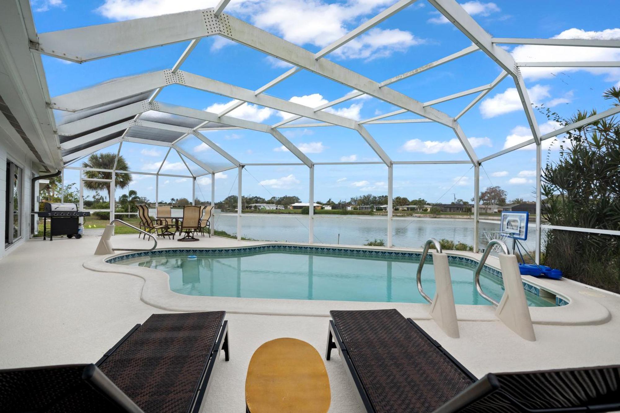 Holiday home Lakefront Pool *