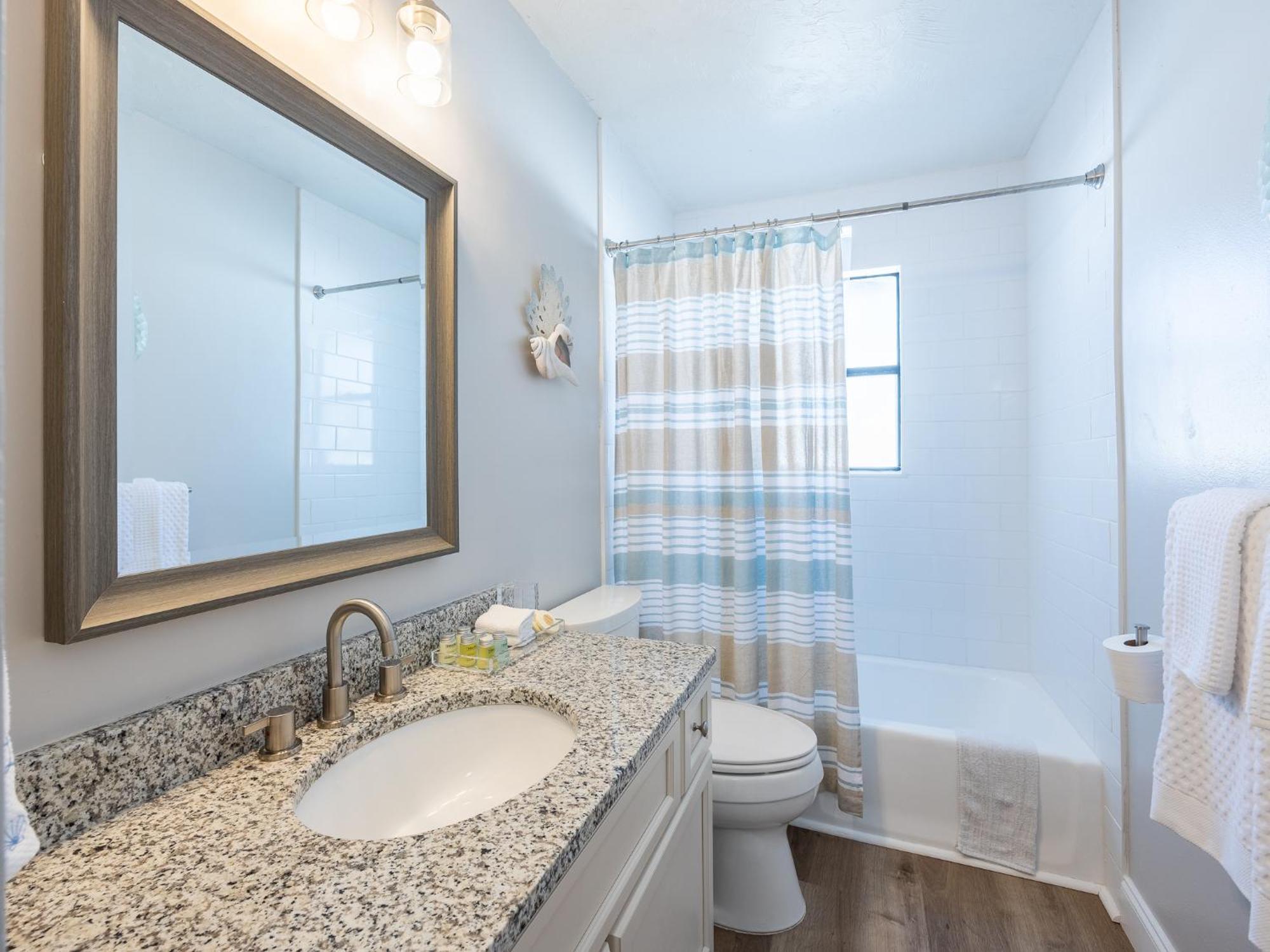 3 Bedroom Luxury Home, Completely Renovated, 5 Star Rated - 10mins To Beaches * Venice