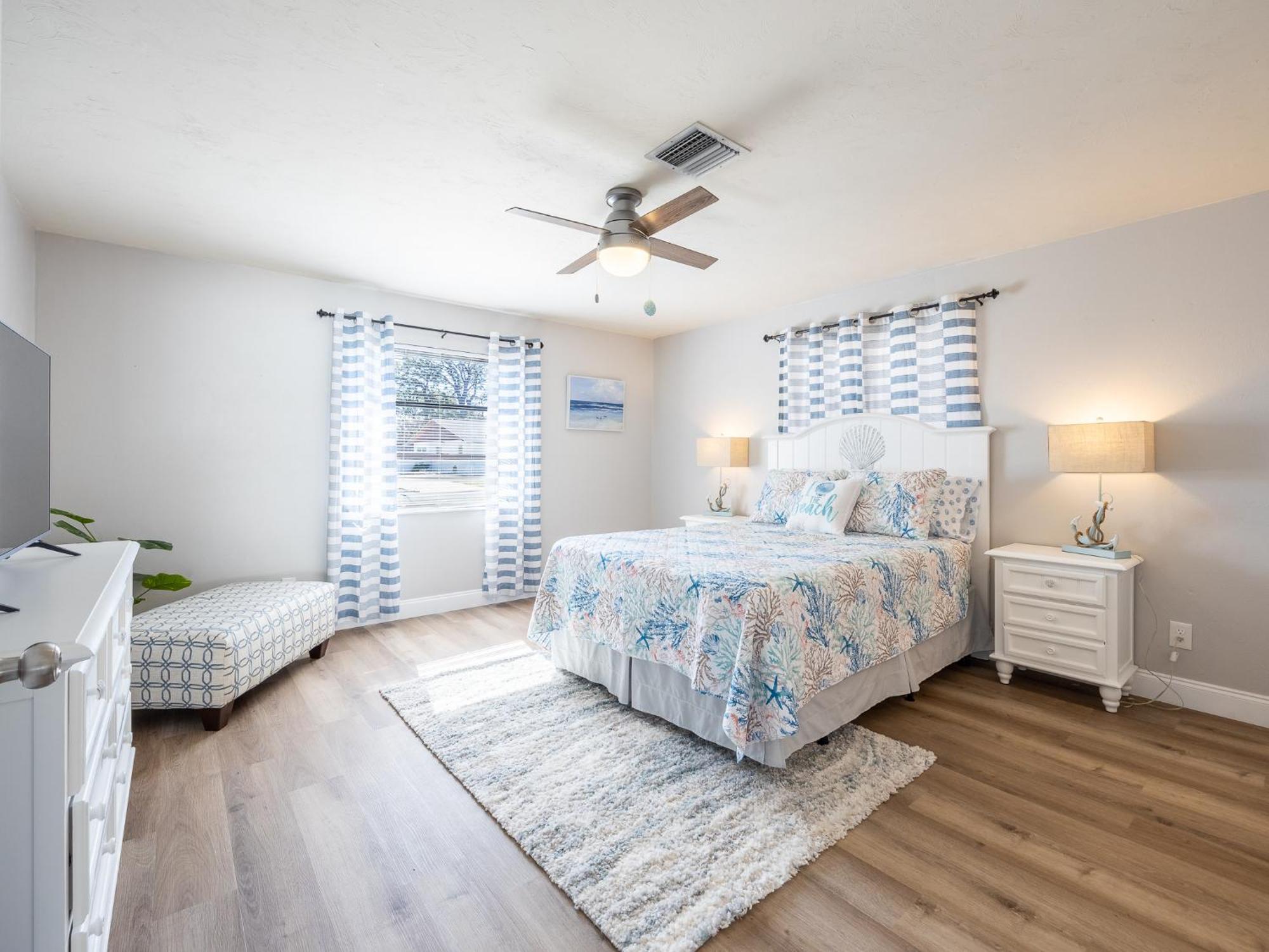 3 Bedroom Luxury Home, Completely Renovated, 5 Star Rated - 10mins To Beaches *
