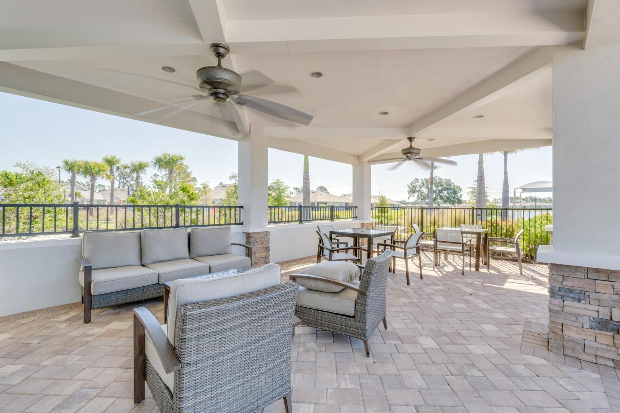 Villa Coastal With Patio And Amenities!