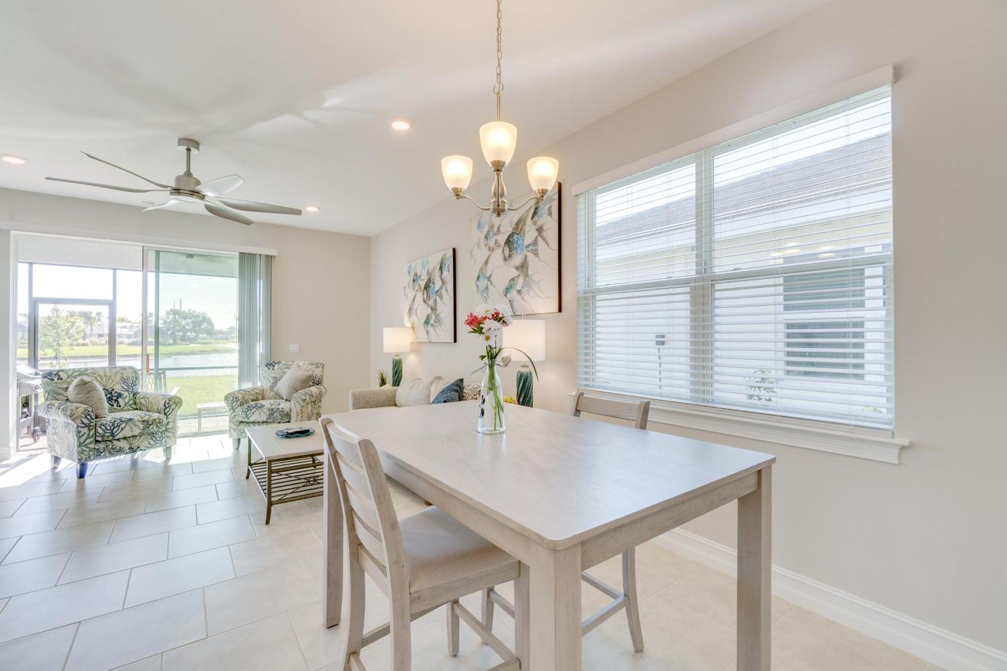 Villa Coastal With Patio And Amenities!