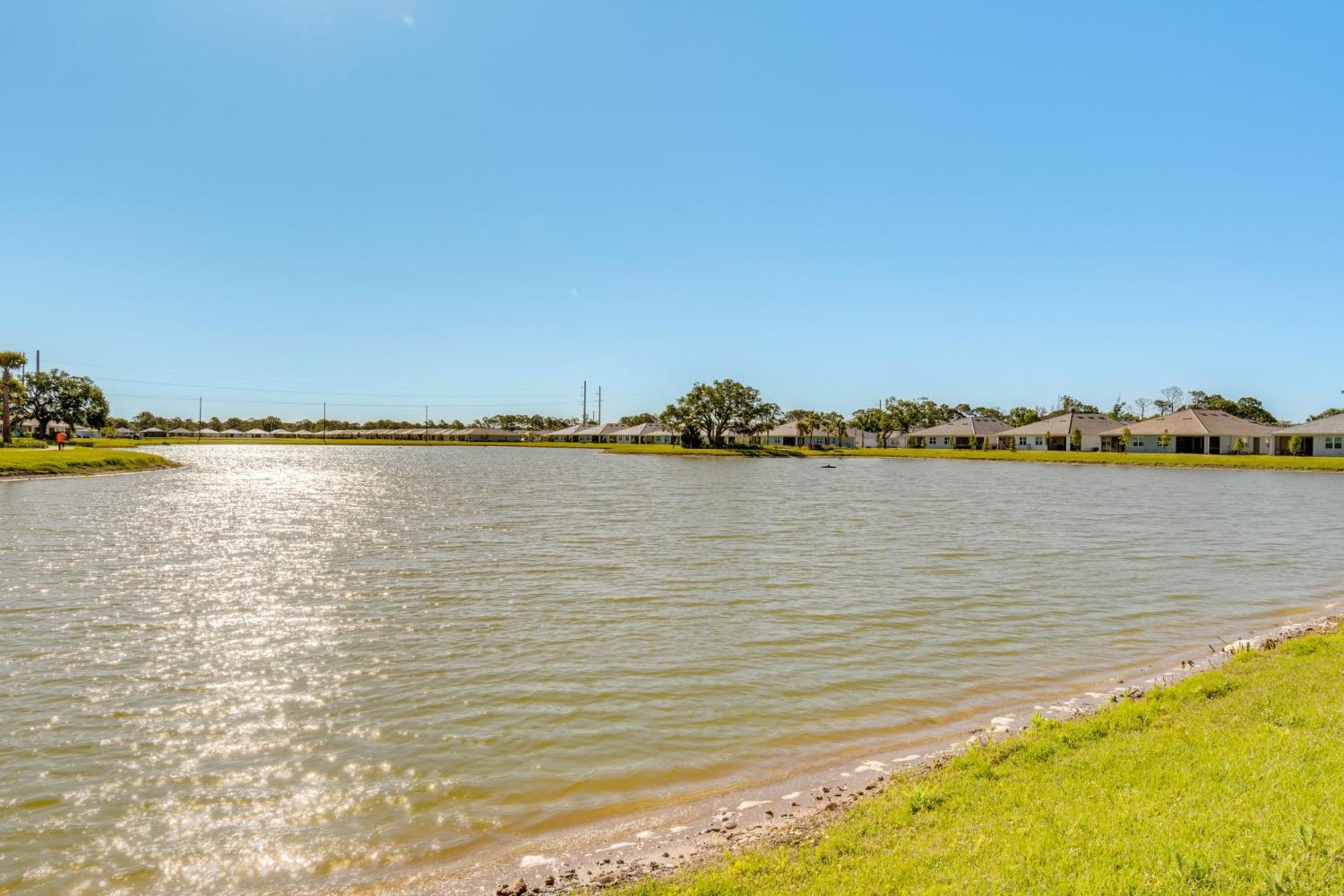 Villa Coastal With Patio And Amenities!