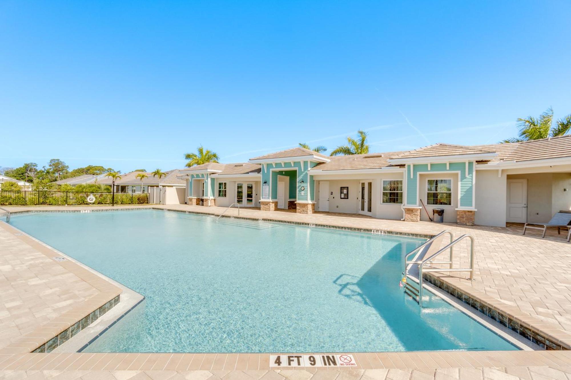 Coastal With Patio And Amenities! *