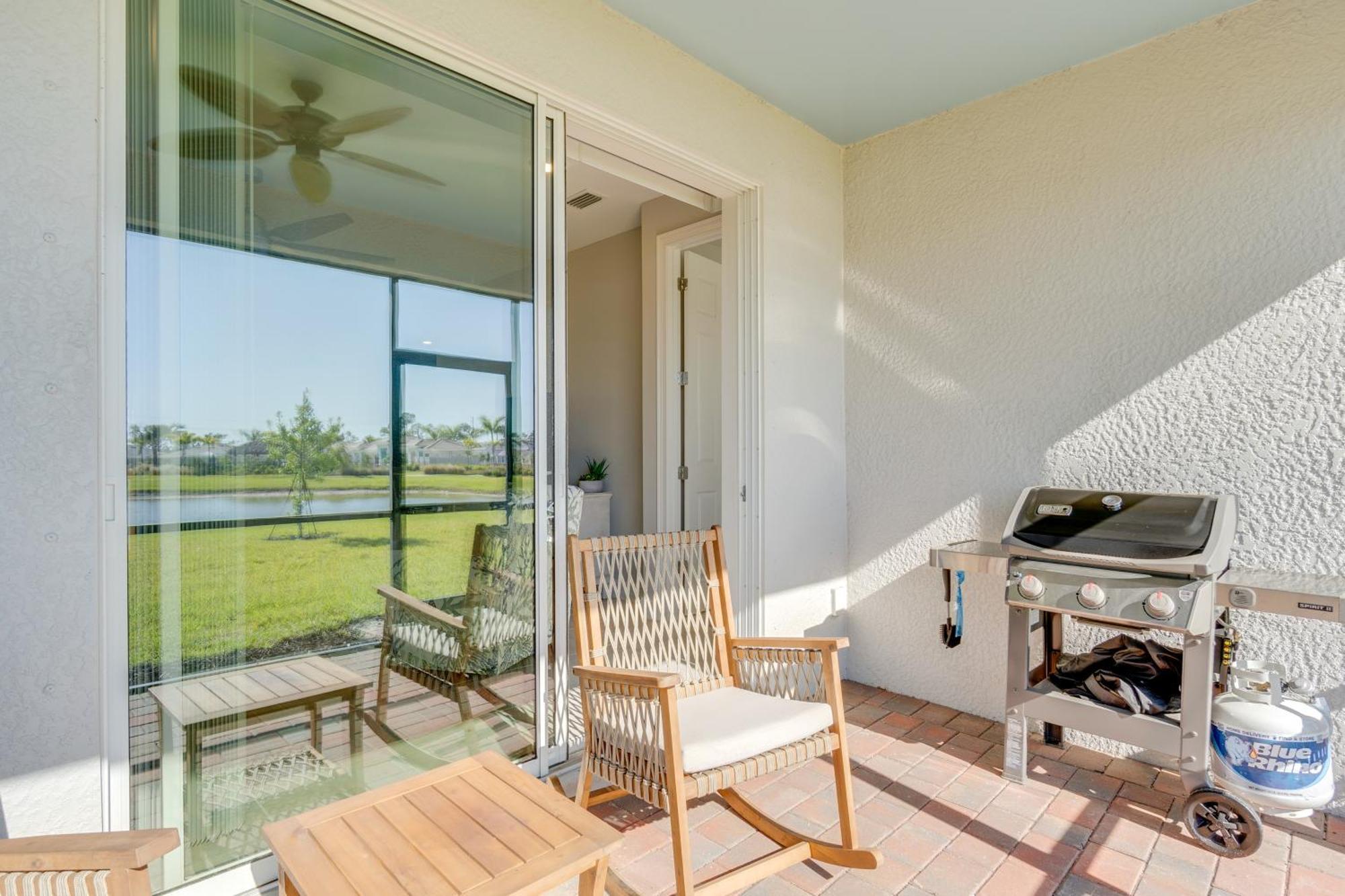 Coastal With Patio And Amenities! * Venice