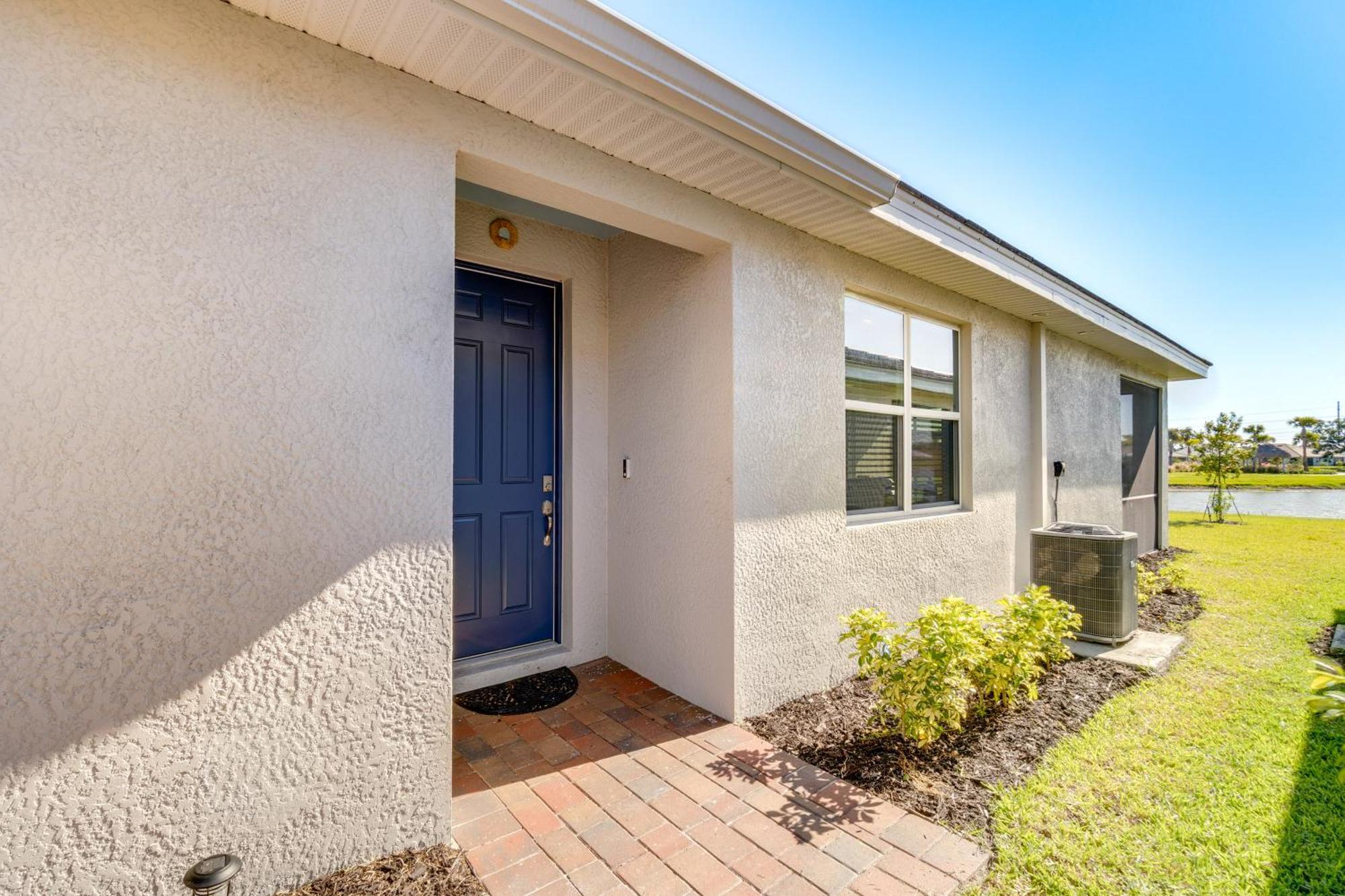 Coastal With Patio And Amenities! Villa