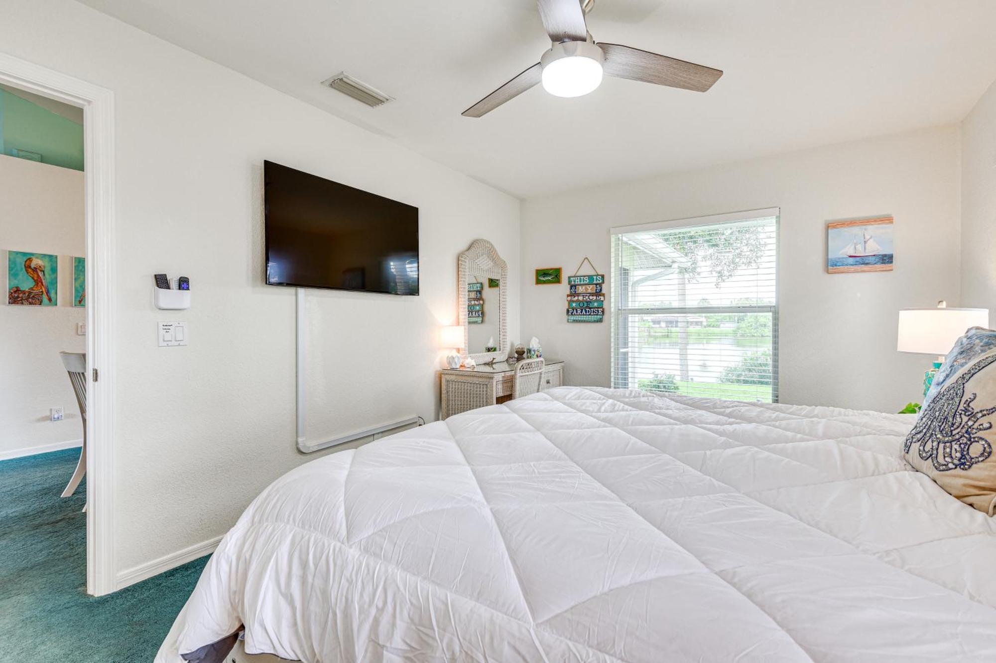 Lakefront 4 Mi To Manasota Key Beach! *