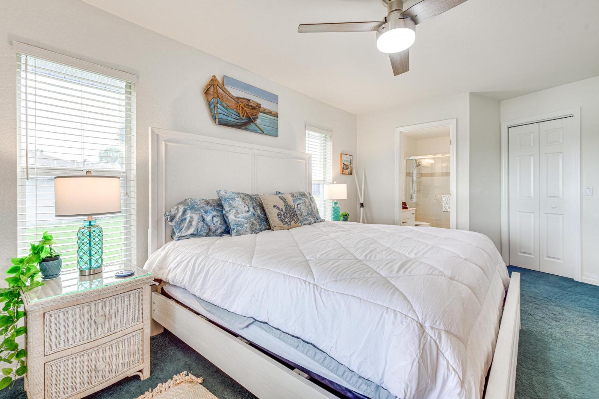 Lakefront 4 Mi To Manasota Key Beach! Holiday home