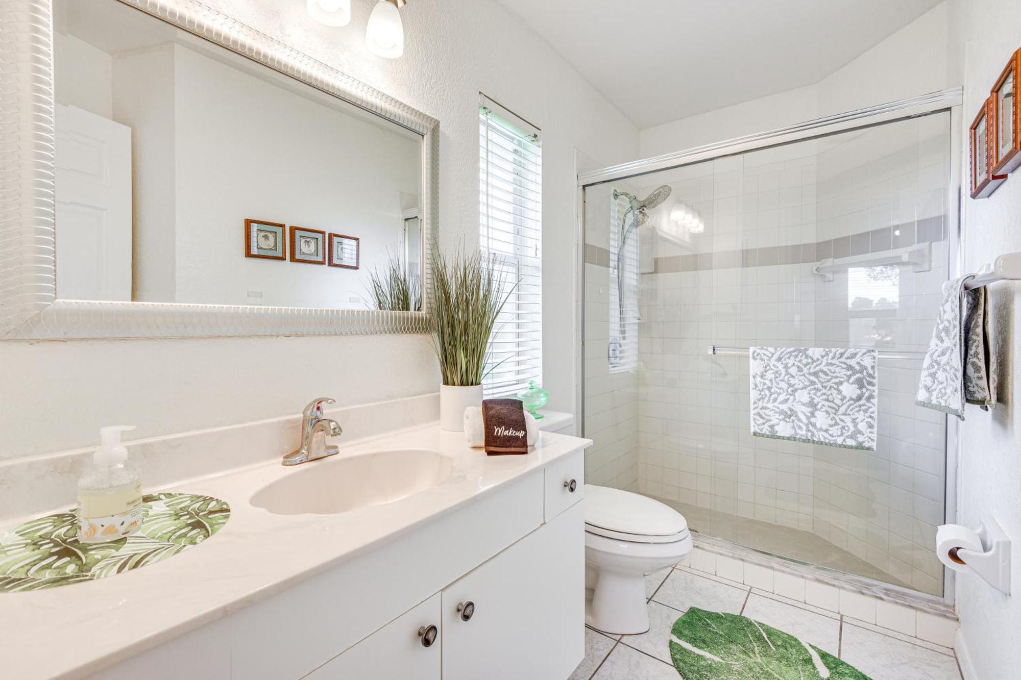 Lakefront 4 Mi To Manasota Key Beach! Holiday home