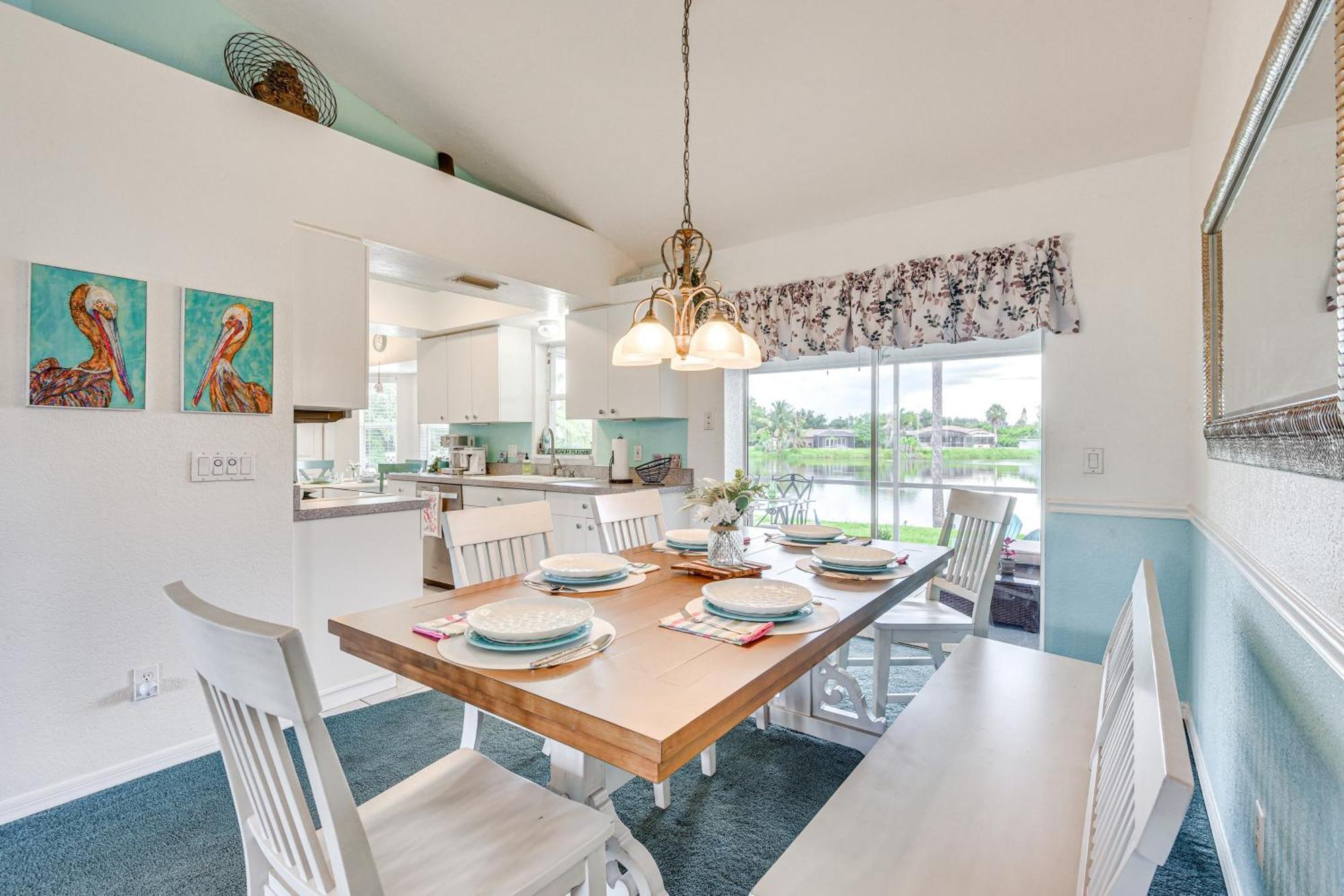 Lakefront 4 Mi To Manasota Key Beach! Holiday home