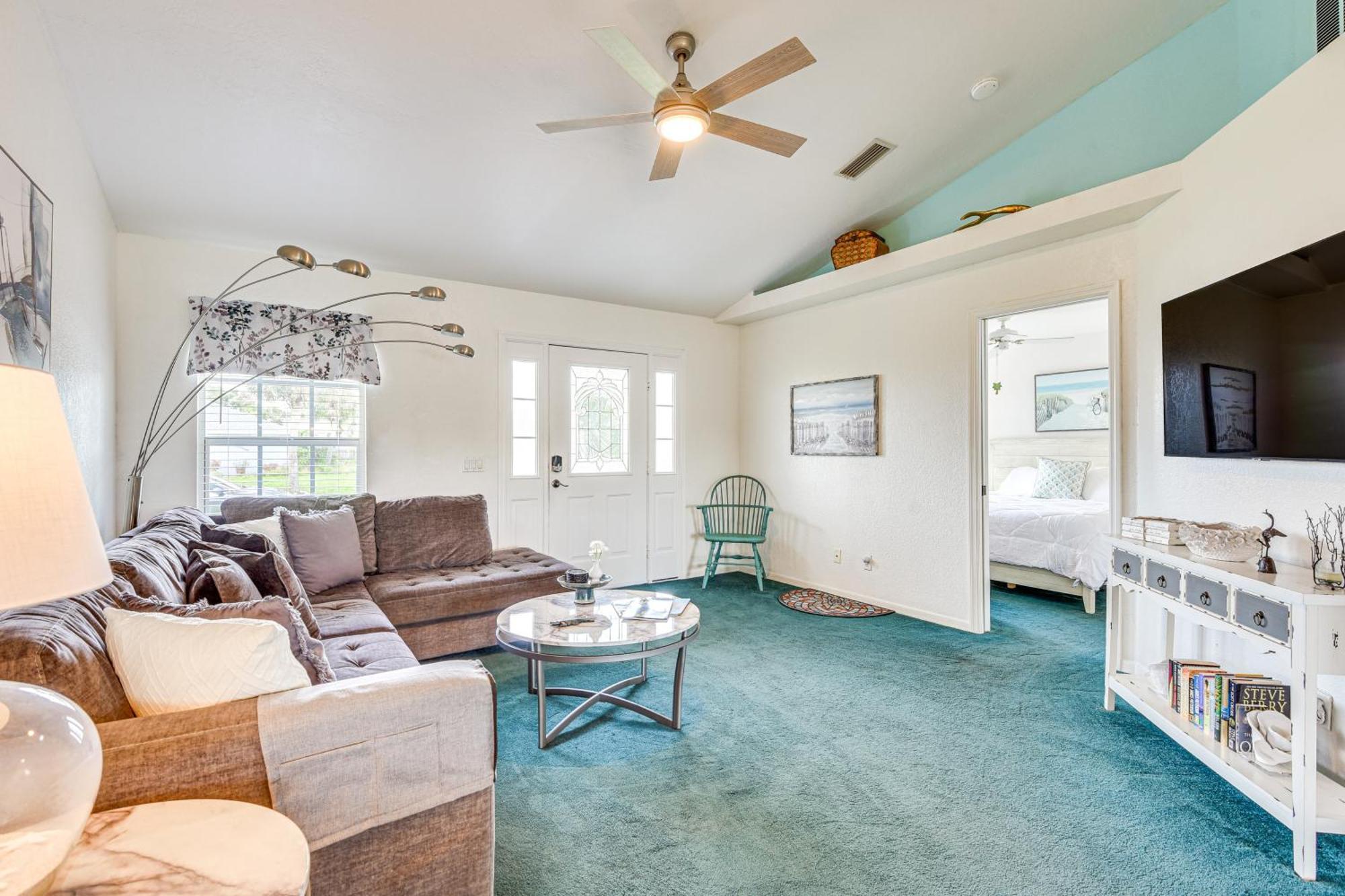 Lakefront 4 Mi To Manasota Key Beach! Holiday home *