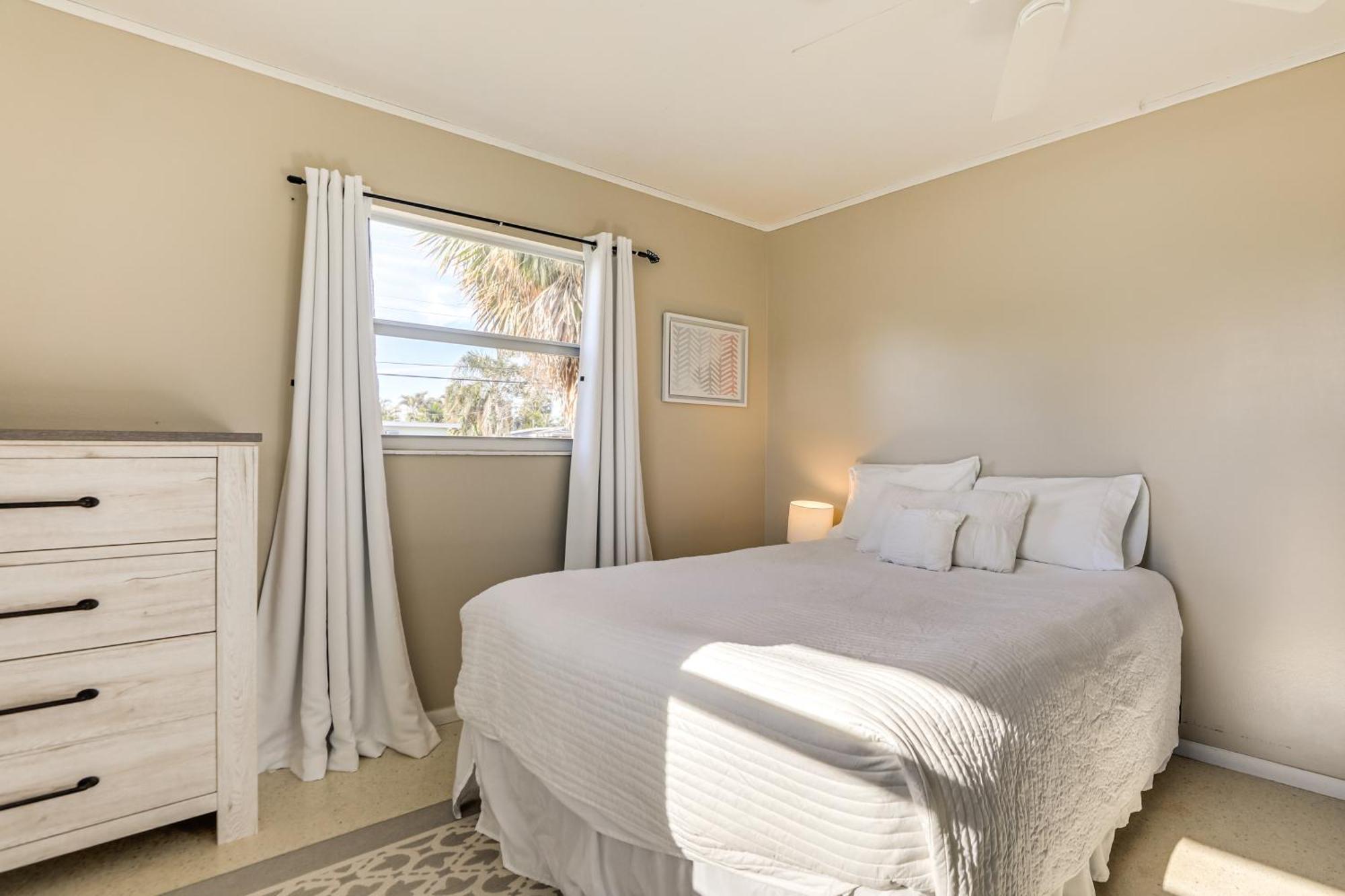 4 Mi To Historic Dtwn With Heated Pool! Ferienhaus