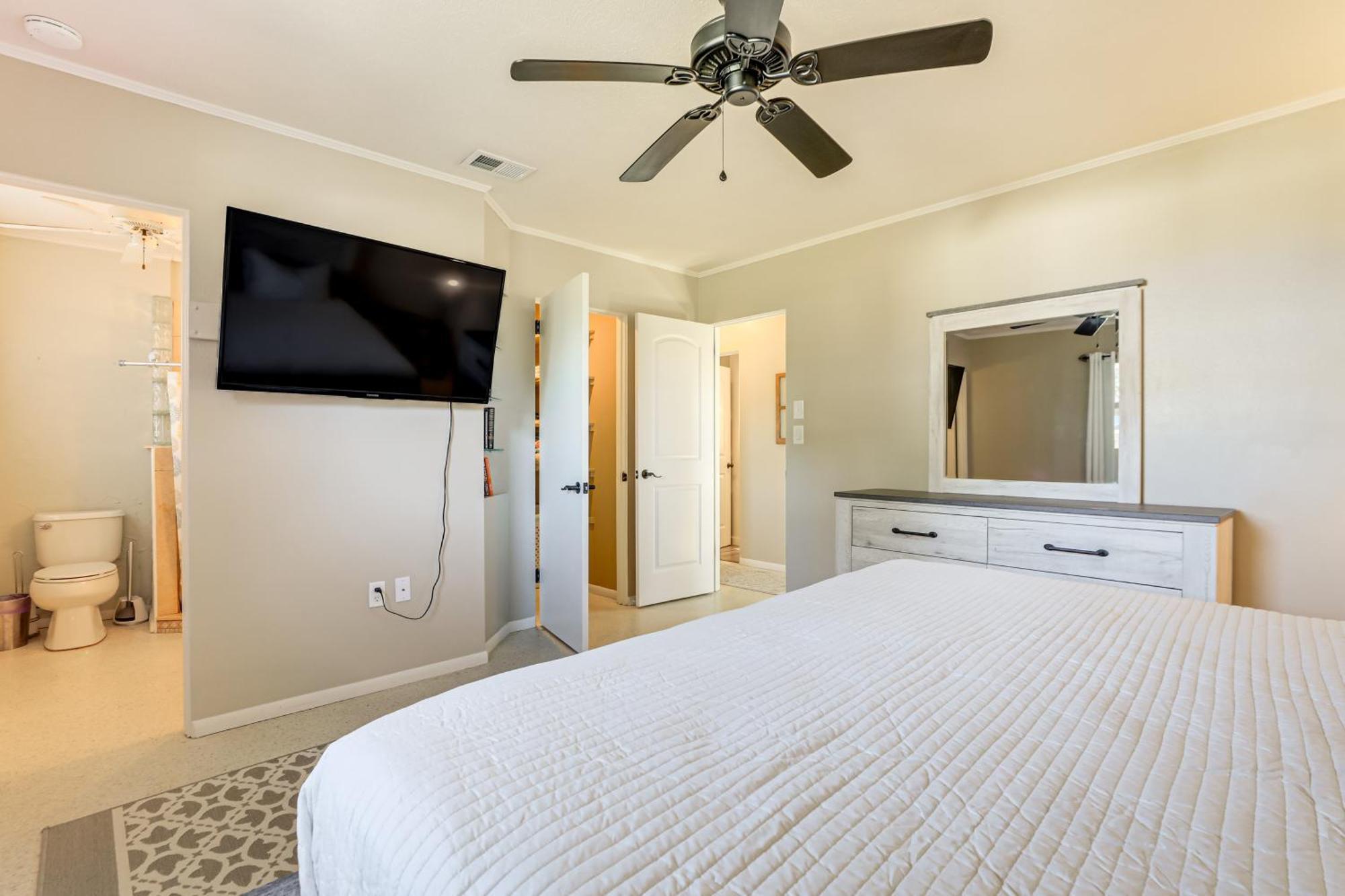 4 Mi To Historic Dtwn With Heated Pool! *