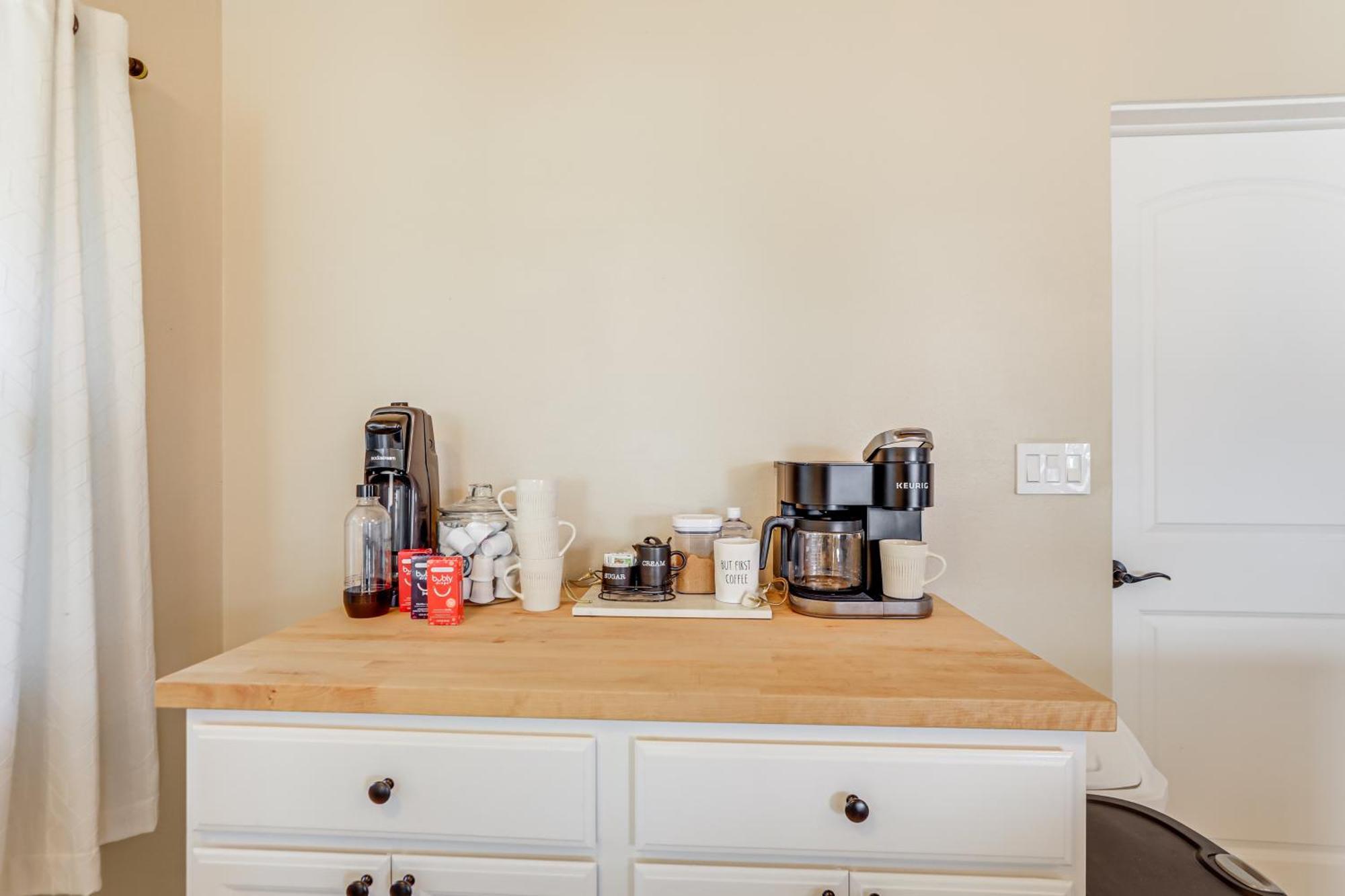 4 Mi To Historic Dtwn With Heated Pool!
