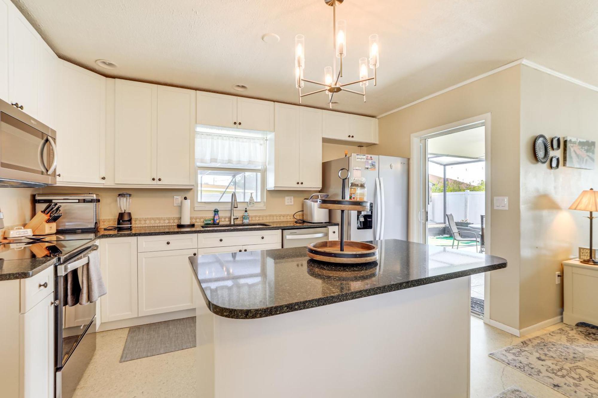 4 Mi To Historic Dtwn With Heated Pool!