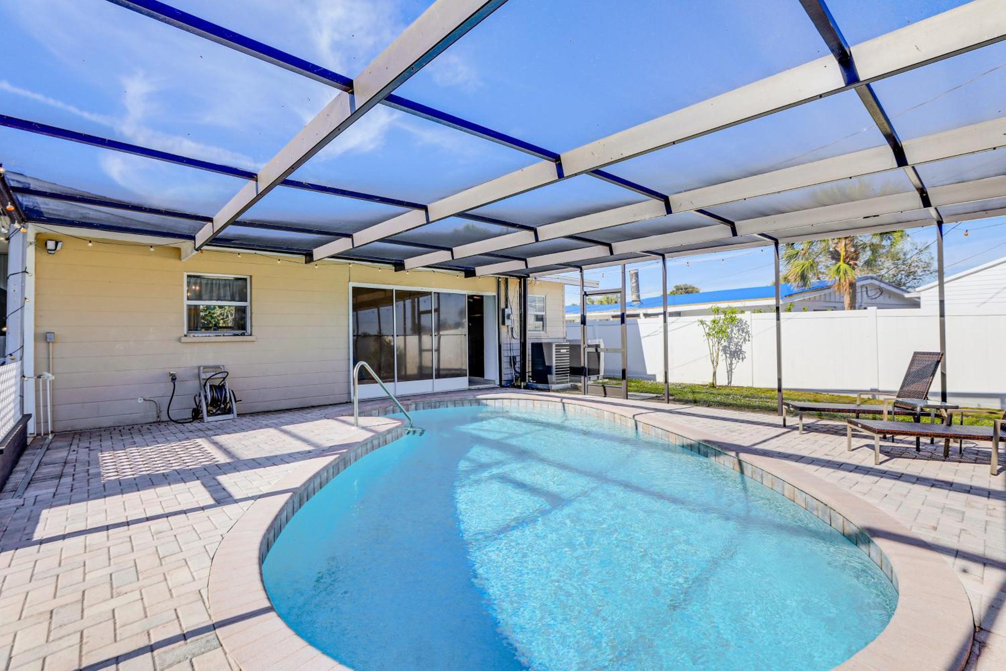 4 Mi To Historic Dtwn With Heated Pool!