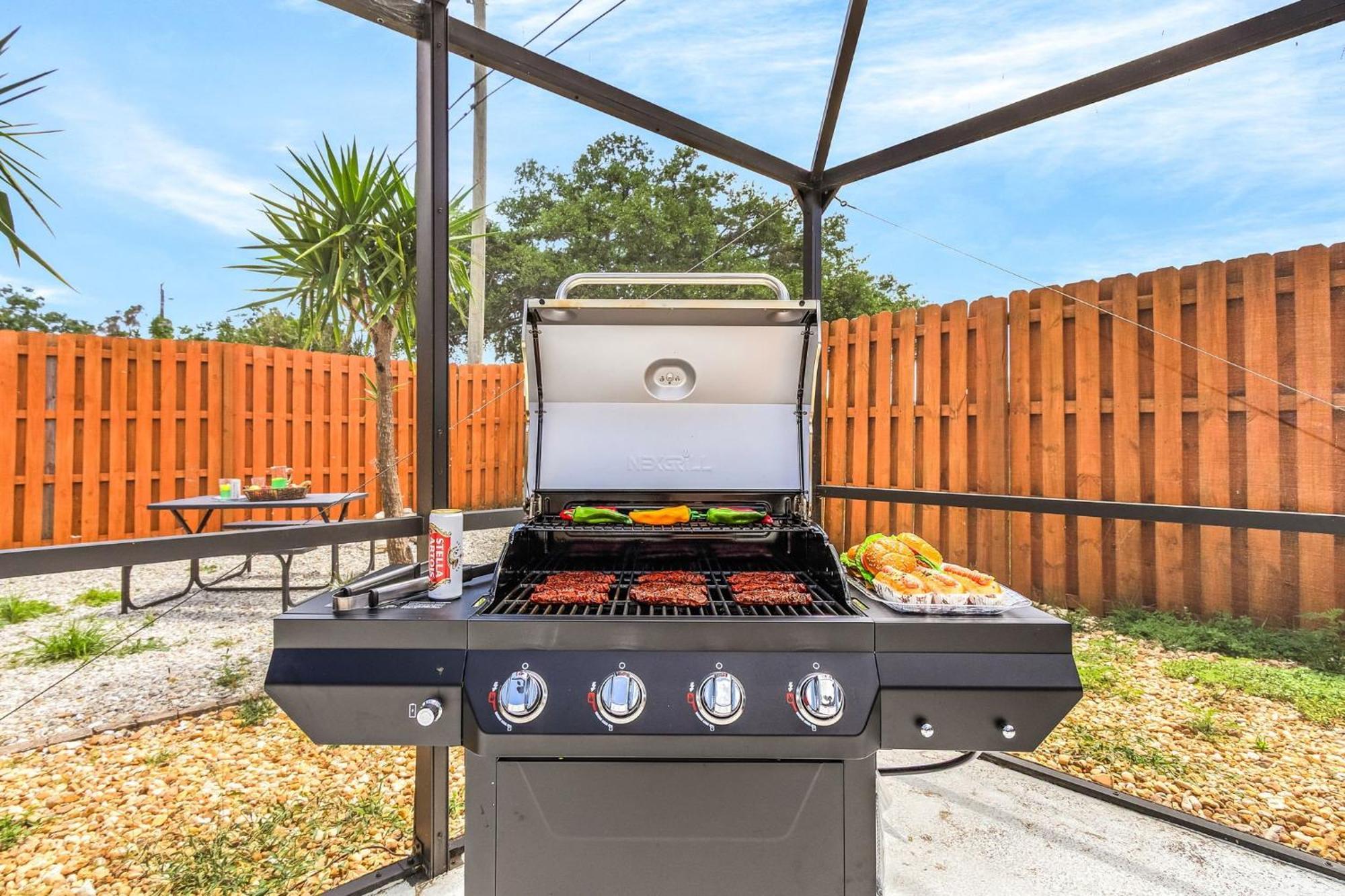 Saltwater Pool, Pet Friendly, Grill And Picnic Table - A Time For Paws - Roelens Vacations Ferienhaus *