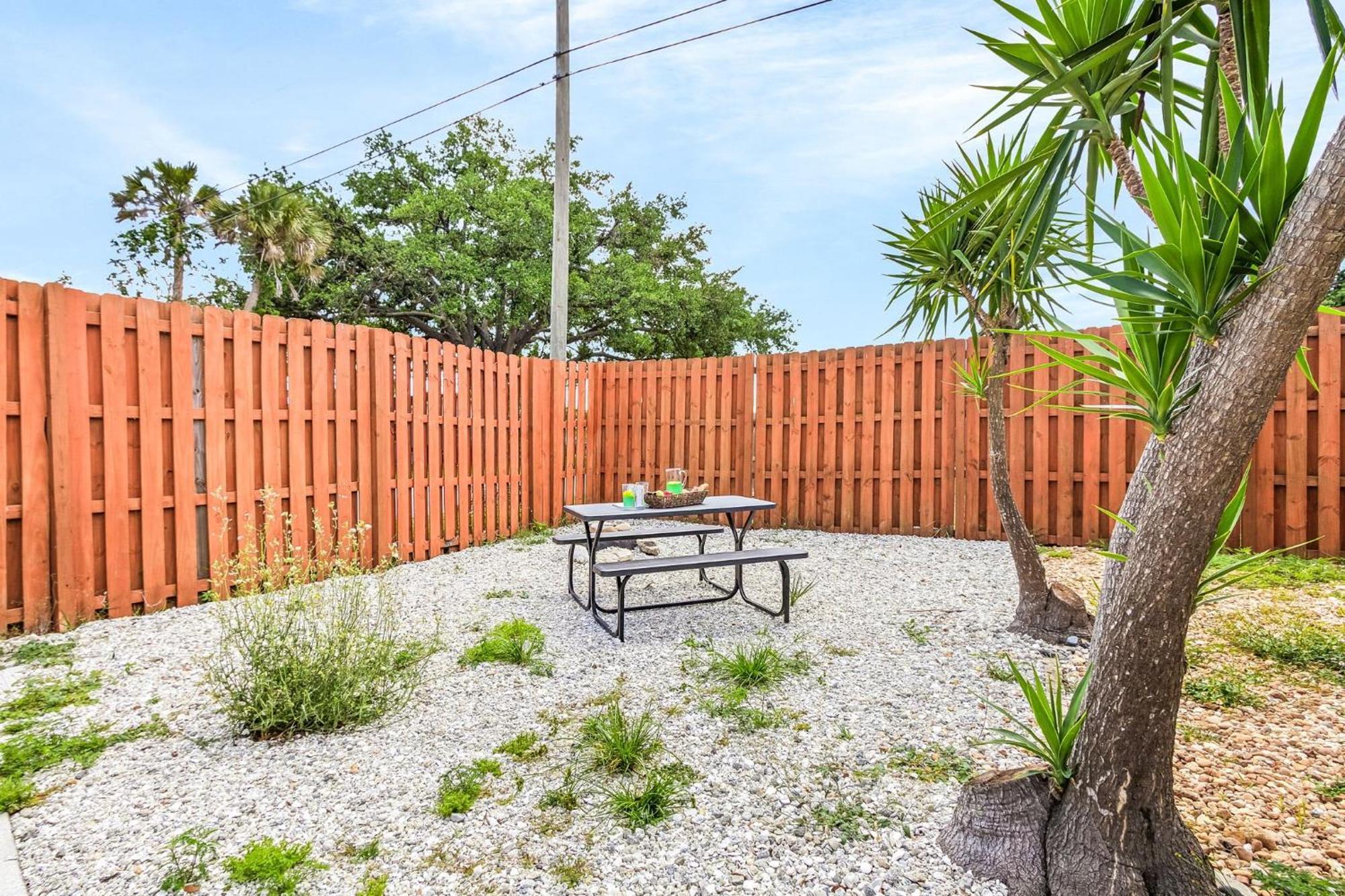 Saltwater Pool, Pet Friendly, Grill And Picnic Table - A Time For Paws - Roelens Vacations Ferienhaus