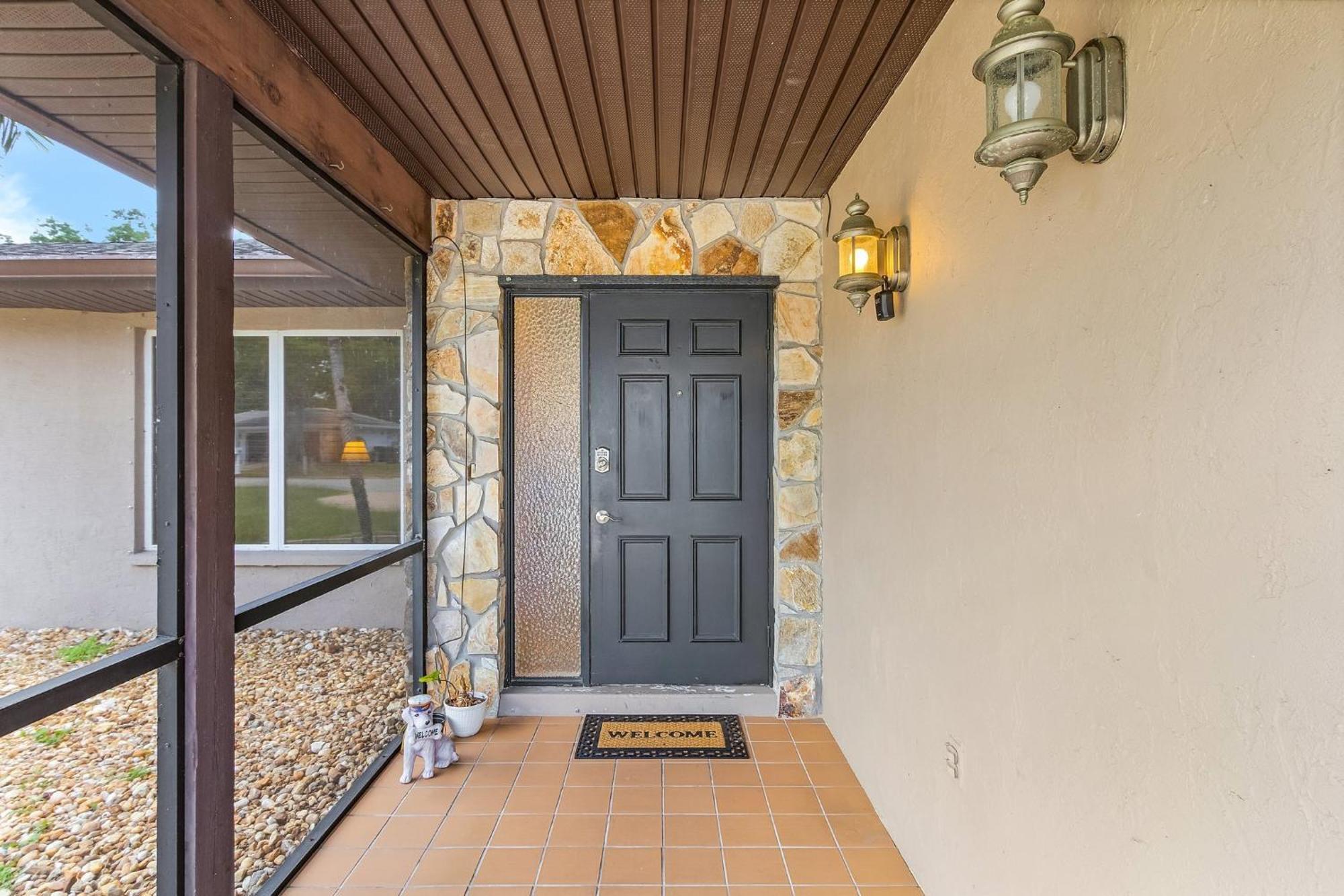 Saltwater Pool, Pet Friendly, Grill And Picnic Table - A Time For Paws - Roelens Vacations