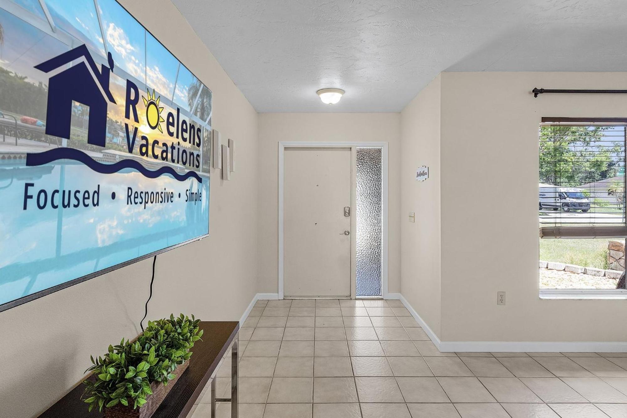 Saltwater Pool, Pet Friendly, Grill And Picnic Table - A Time For Paws - Roelens Vacations * Venice