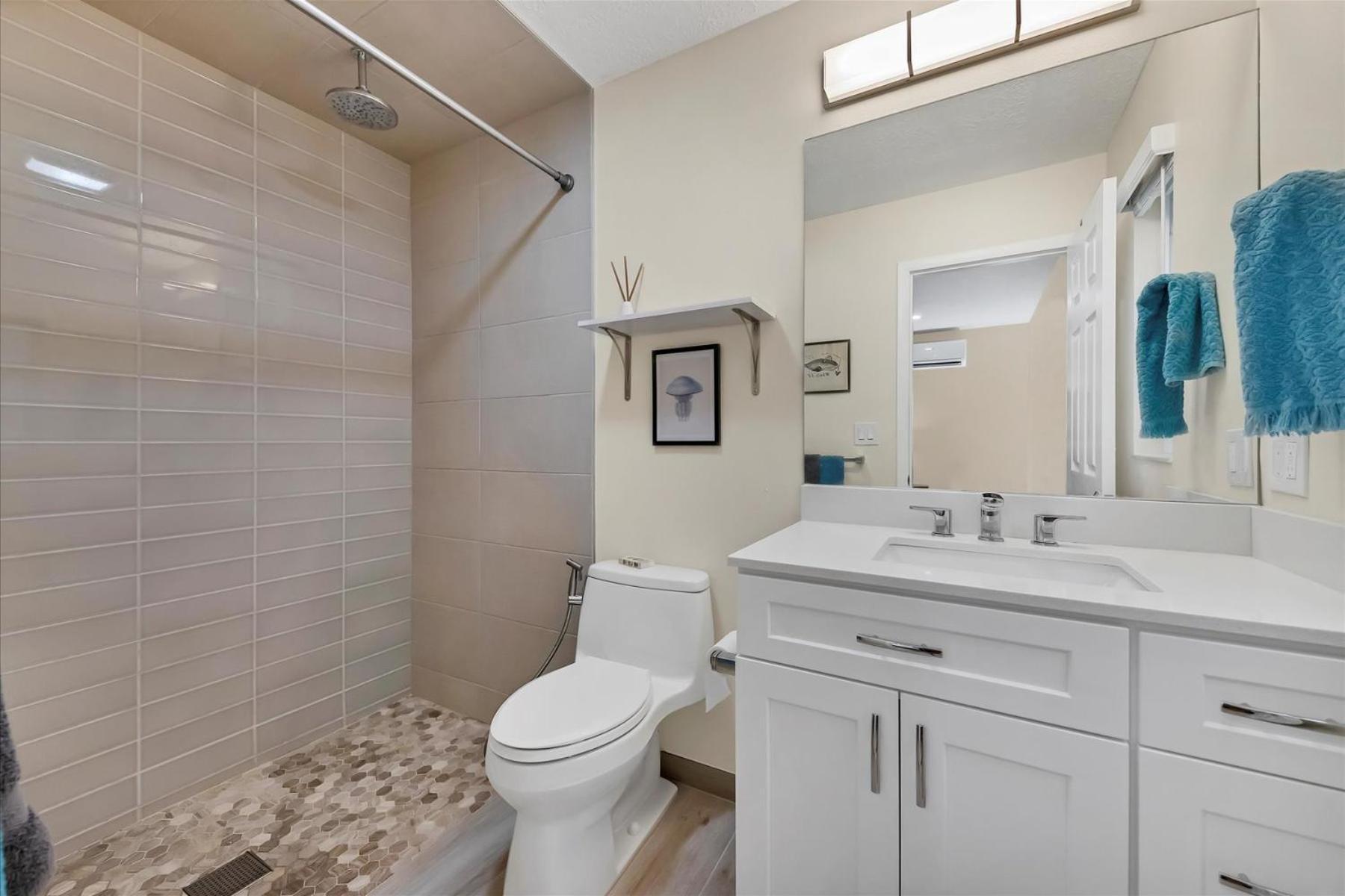 Adventure Retreat Near Beaches & Bike Path *