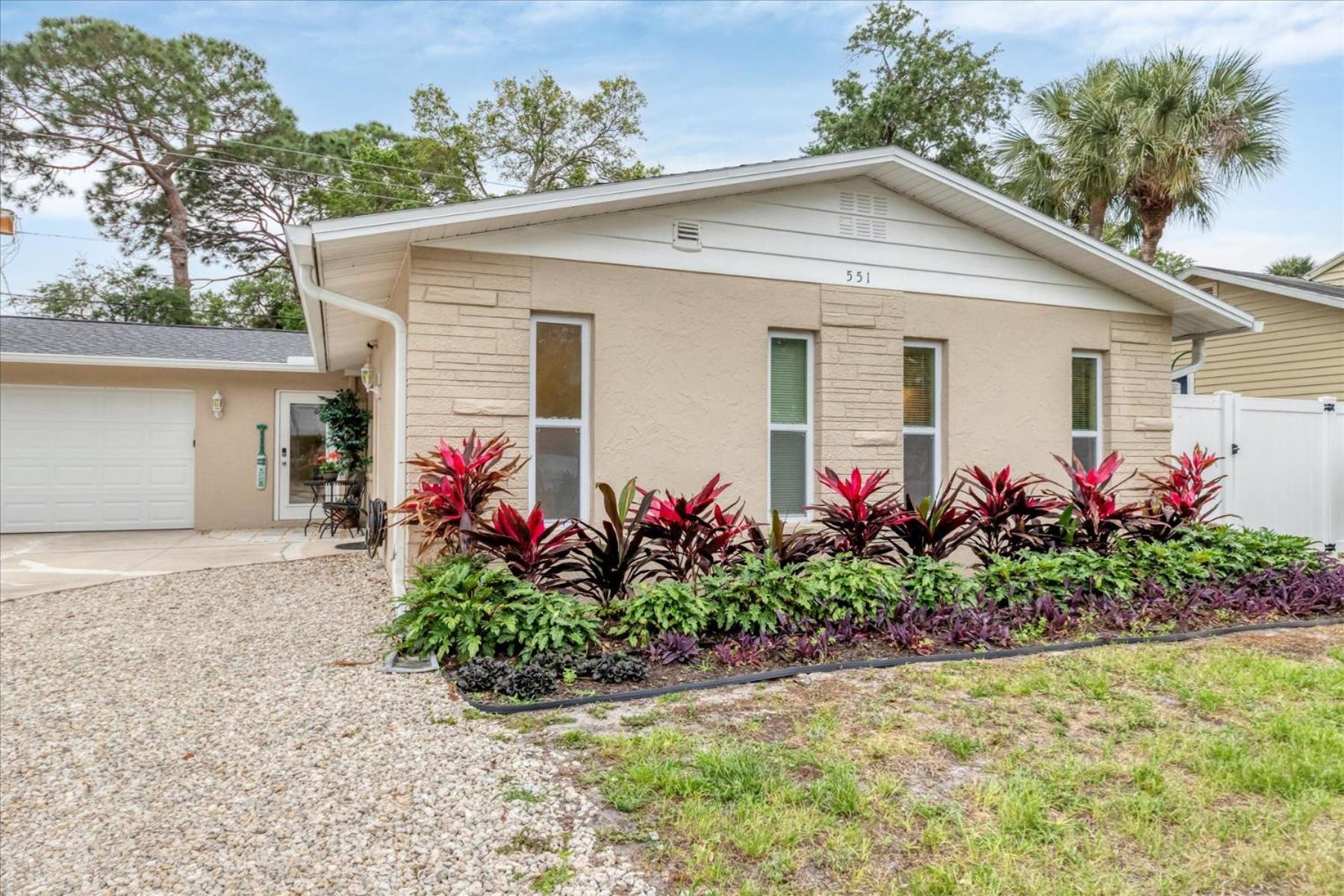 Adventure Retreat Near Beaches & Bike Path Ferienhaus Venice