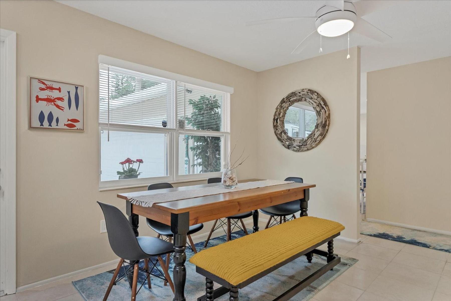 Adventure Retreat Near Beaches & Bike Path Ferienhaus
