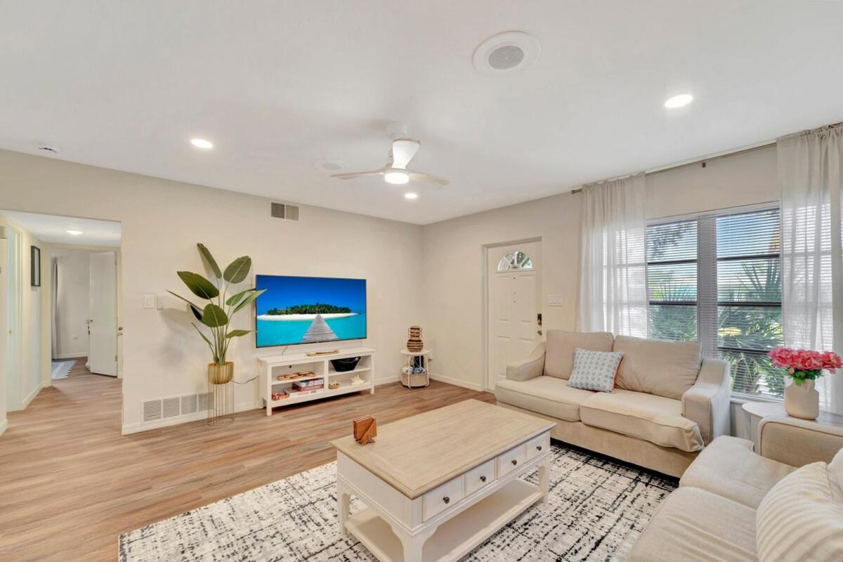 2 Kitchens, Pool, Ping Pong, Corn Hole, Bbq *