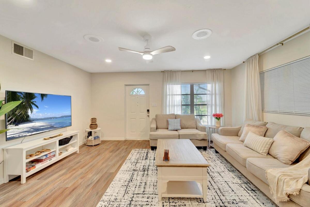 2 Kitchens, Pool, Ping Pong, Corn Hole, Bbq Holiday home Venice
