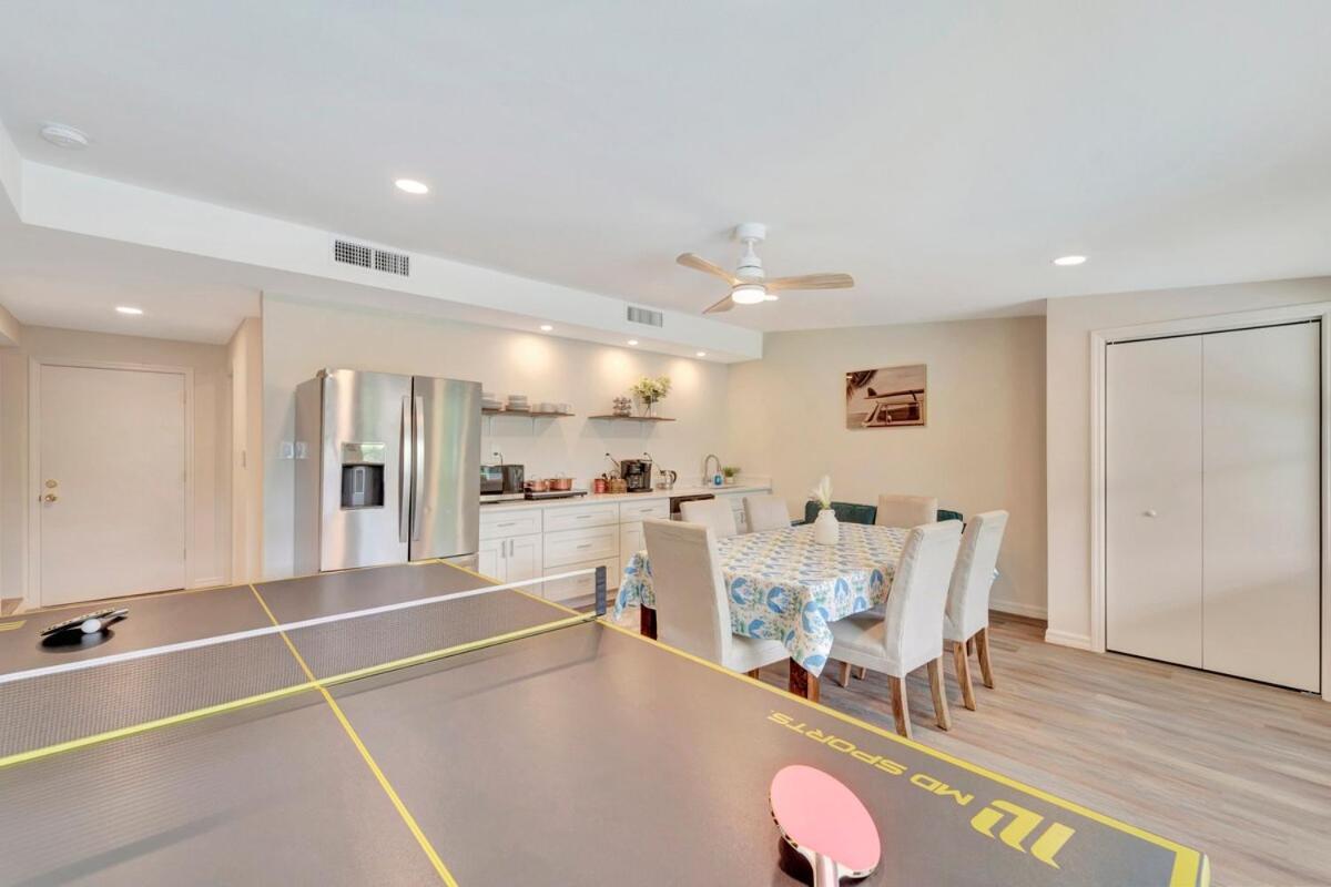 2 Kitchens, Pool, Ping Pong, Corn Hole, Bbq Holiday home Venice