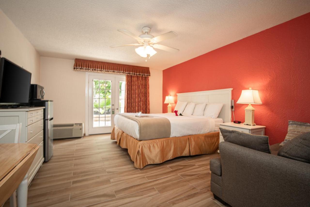 Island Sun & - Venice, Florida Historic Downtown & Getaway 2* Venice