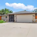 Saltwater Pool, Pet Friendly, Grill And Picnic Table - A Time For Paws - Roelens Vacations
