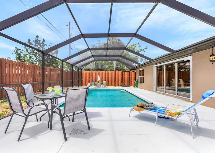 Saltwater Pool, Pet Friendly, Grill And Picnic Table - A Time For Paws - Roelens Vacations