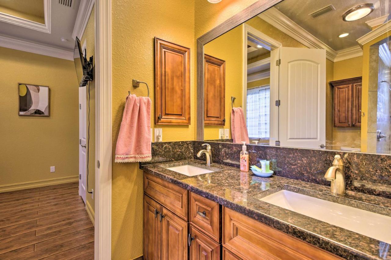 Elegant With View - Walk To Beach!