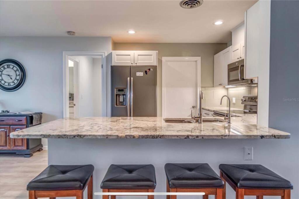Pet Friendly 3-bedroom House, Minutes From * Venice