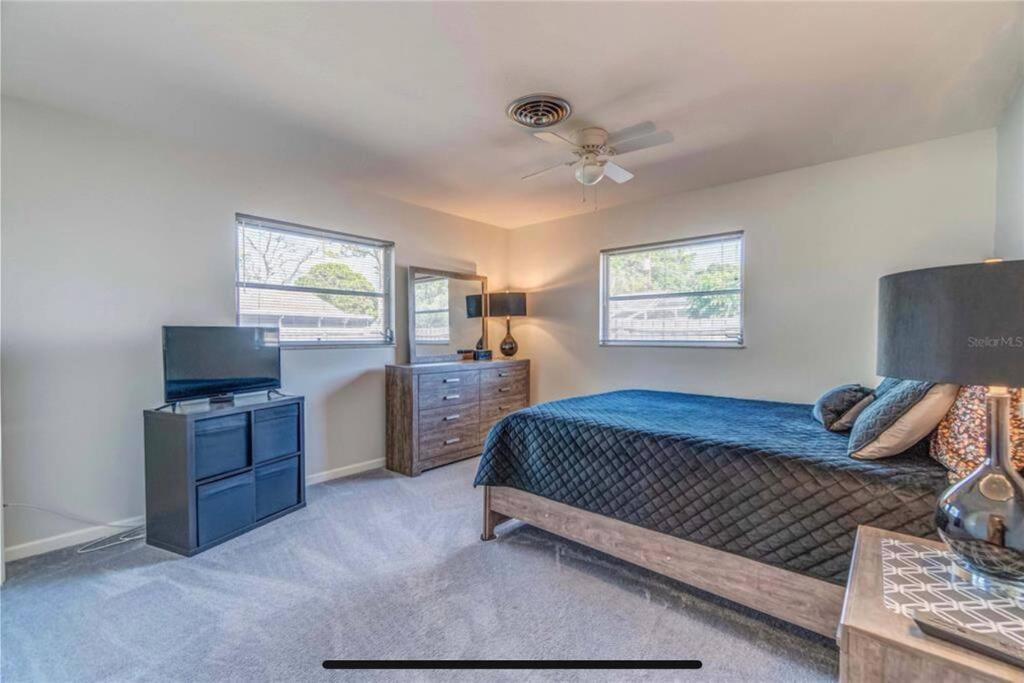 Pet Friendly 3-bedroom House, Minutes From Holiday home