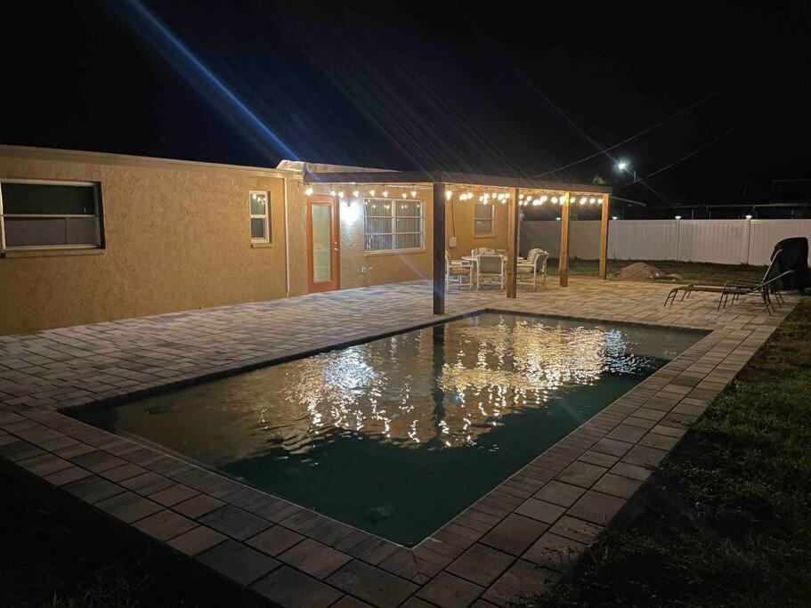 Holiday home Pet Friendly 3-bedroom House, Minutes From *