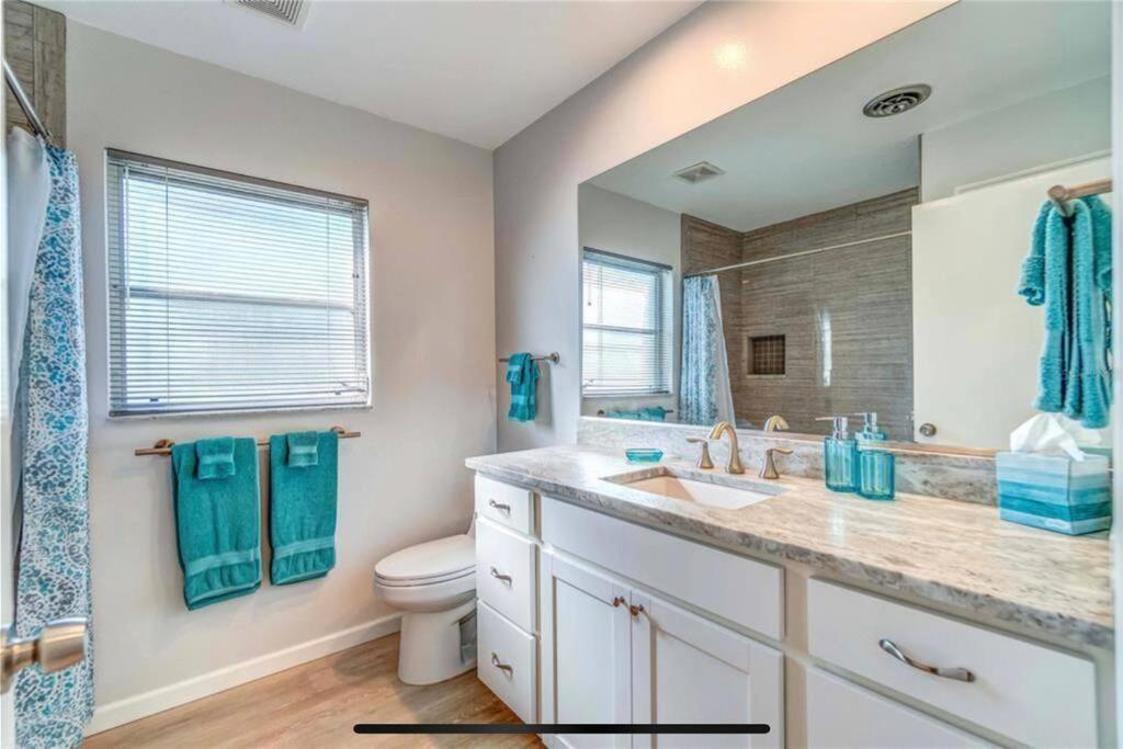 Pet Friendly 3-bedroom House, Minutes From *