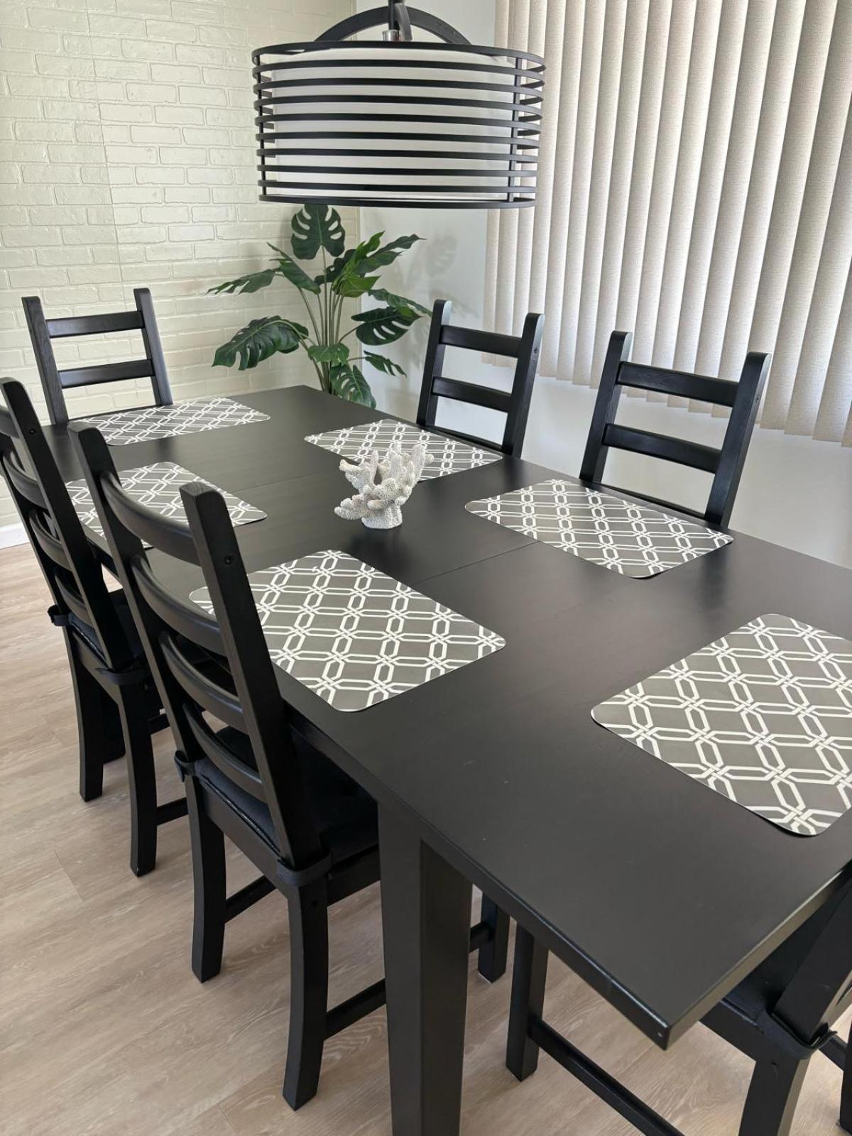 Pet Friendly 3-bedroom House, Minutes From * Venice