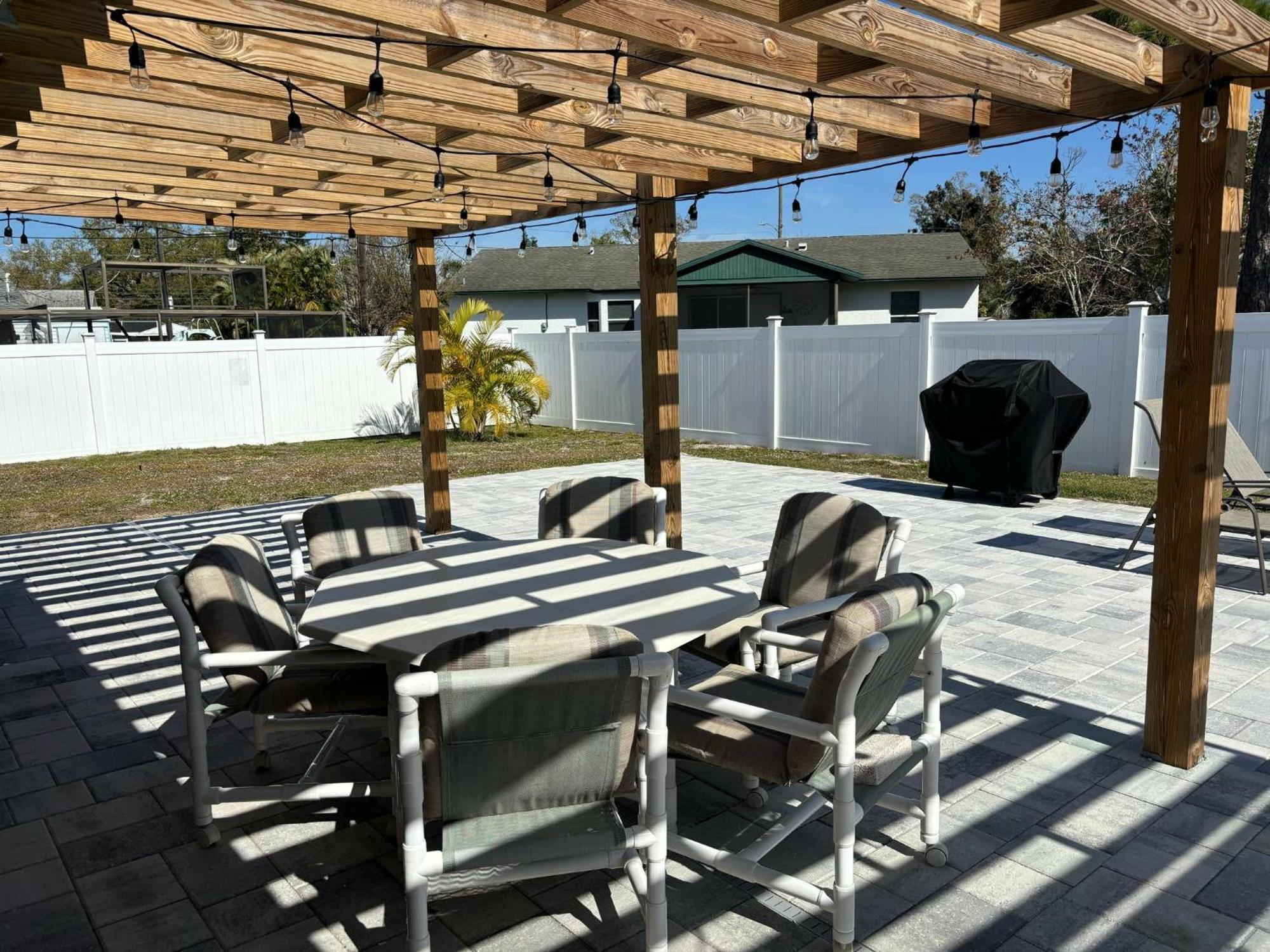 Holiday home Pet Friendly 3-bedroom House, Minutes From *