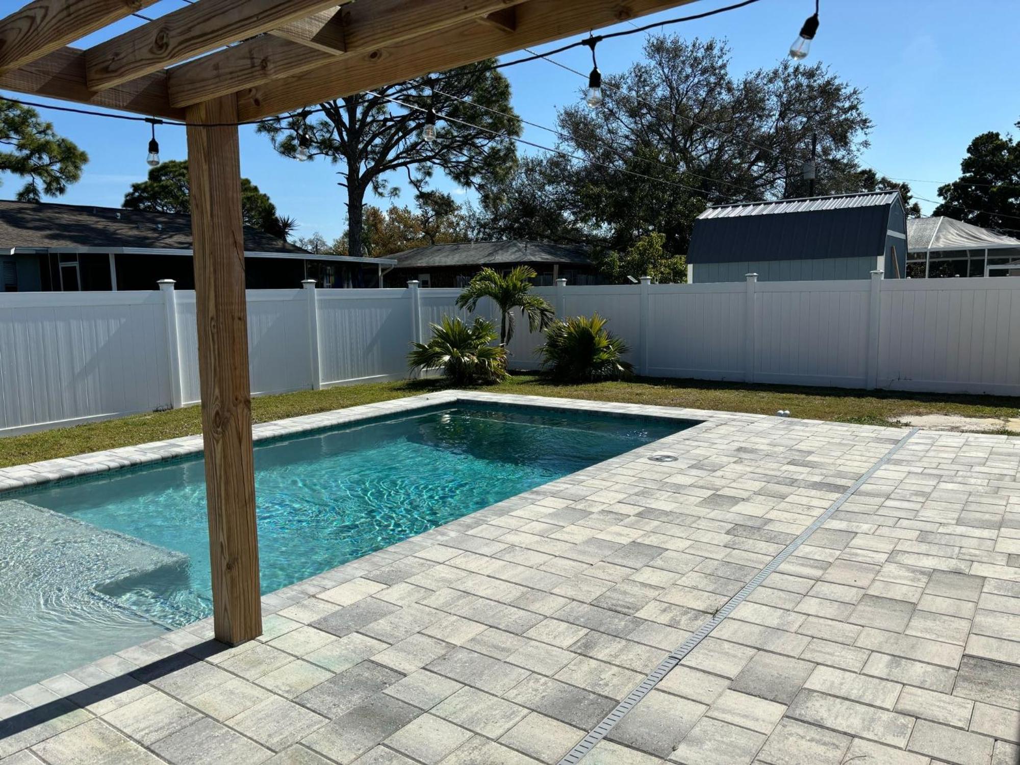 Pet Friendly 3-bedroom House, Minutes From