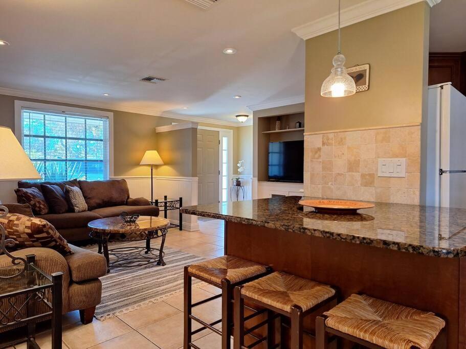 Vacation On Alligator Drive * Woodmere