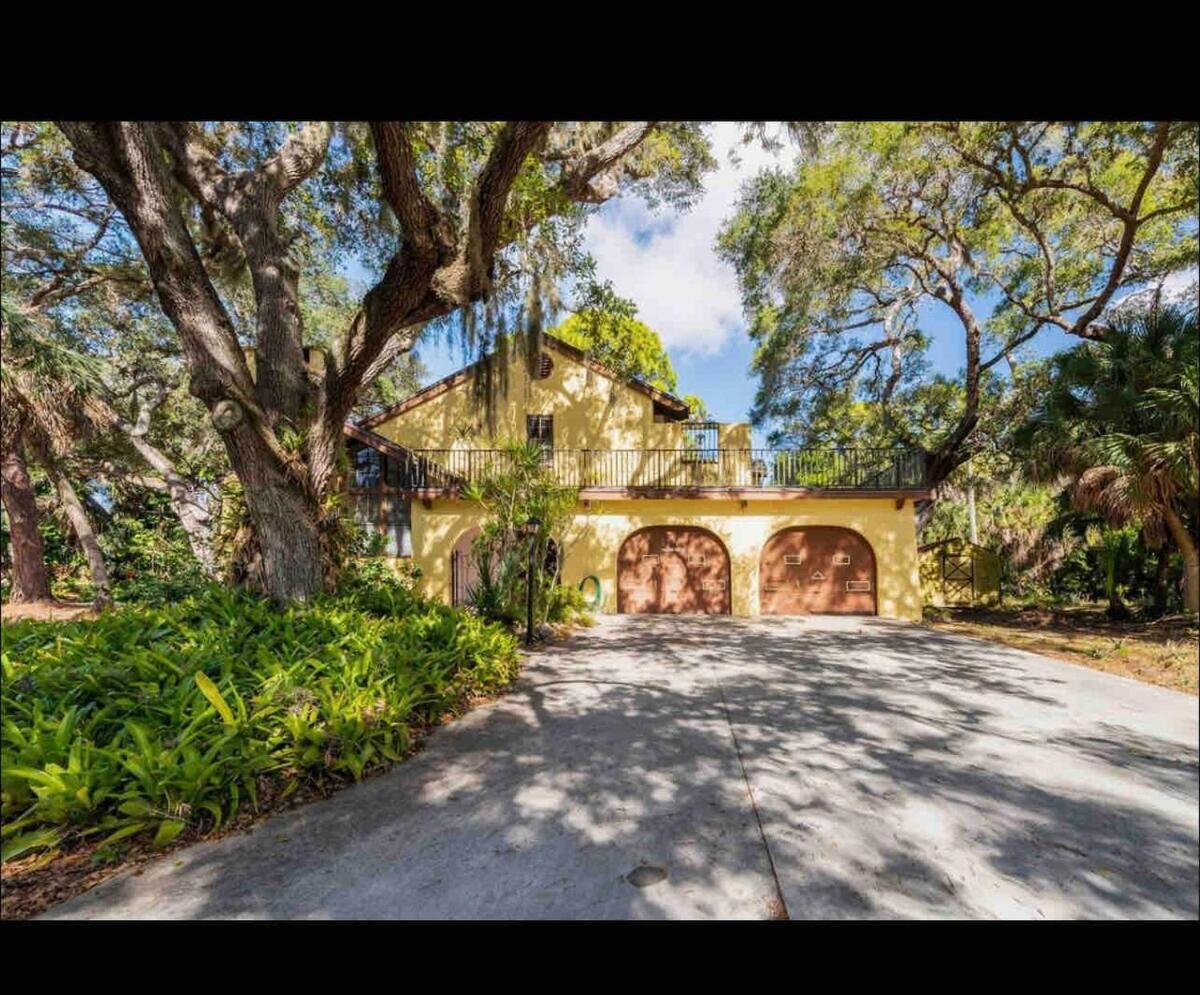 Huge In-law Oasis- Private Entrance *