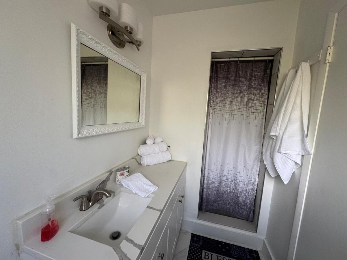 Huge In-law Oasis- Private Entrance