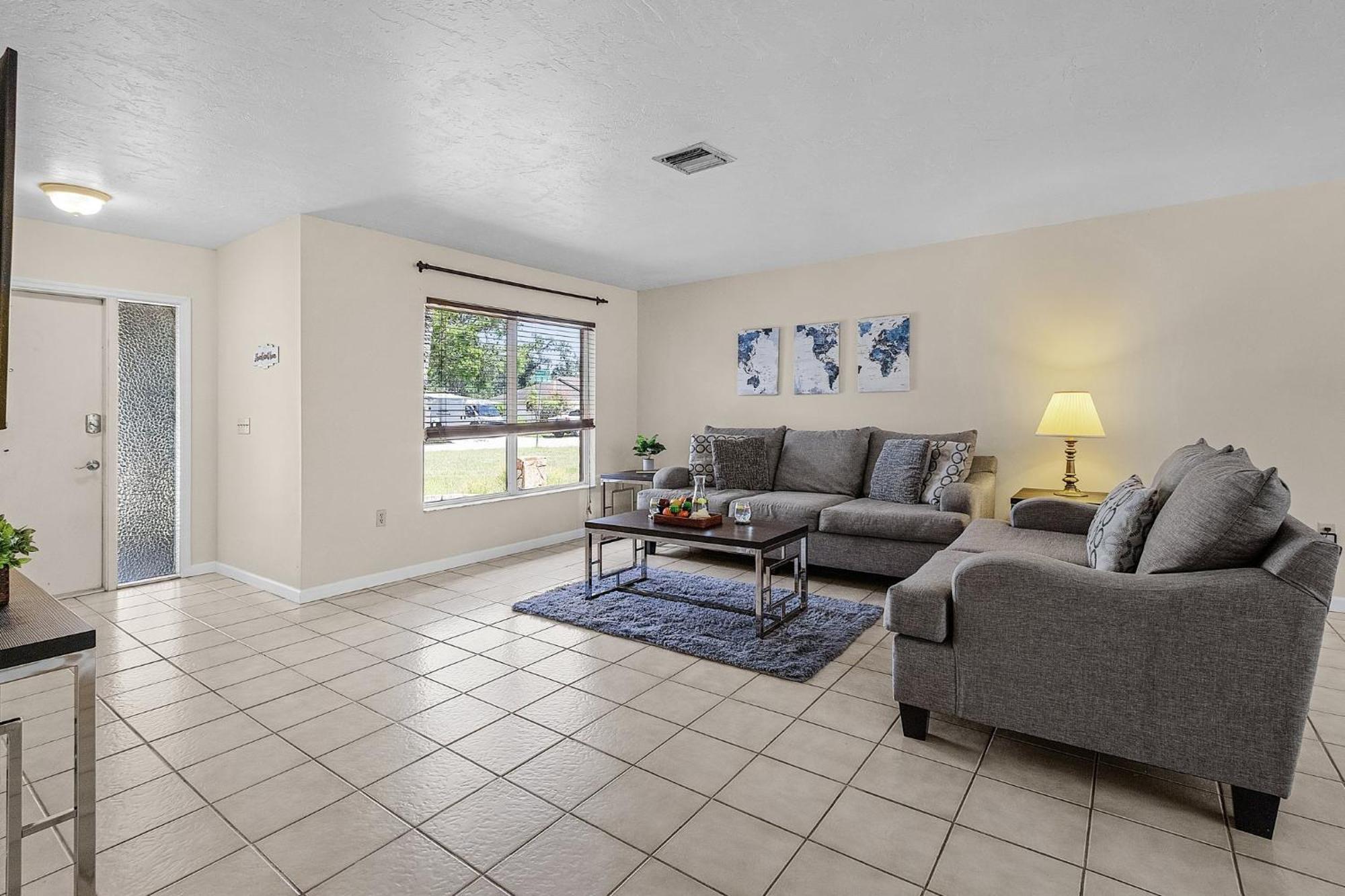 Saltwater Pool, Pet Friendly, Grill And Picnic Table - A Time For Paws - Roelens Vacations * Venice