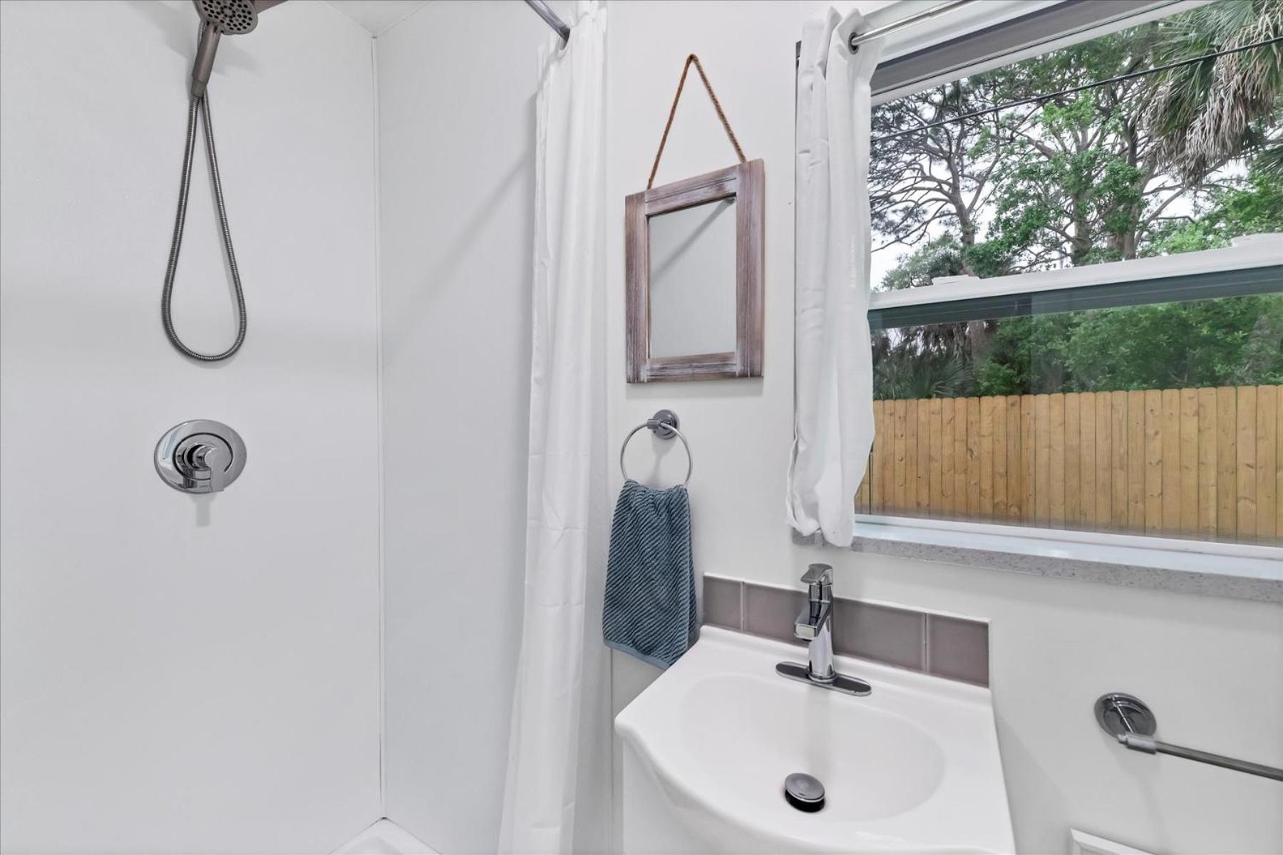 Adventure Retreat Near Beaches & Bike Path