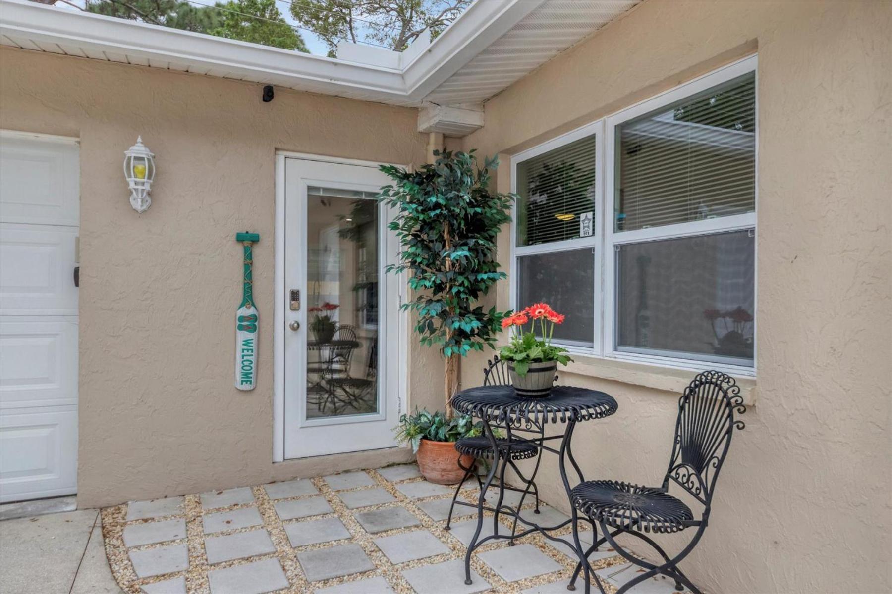 Adventure Retreat Near Beaches & Bike Path Venice